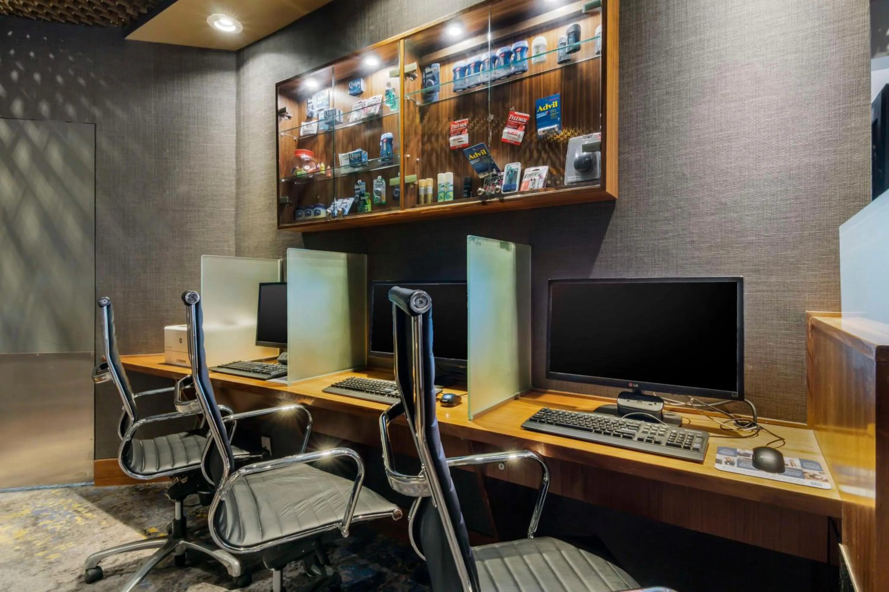 Business facilities in Best Western Premier Chateau Granville Hotel & Suites & Conference Centre