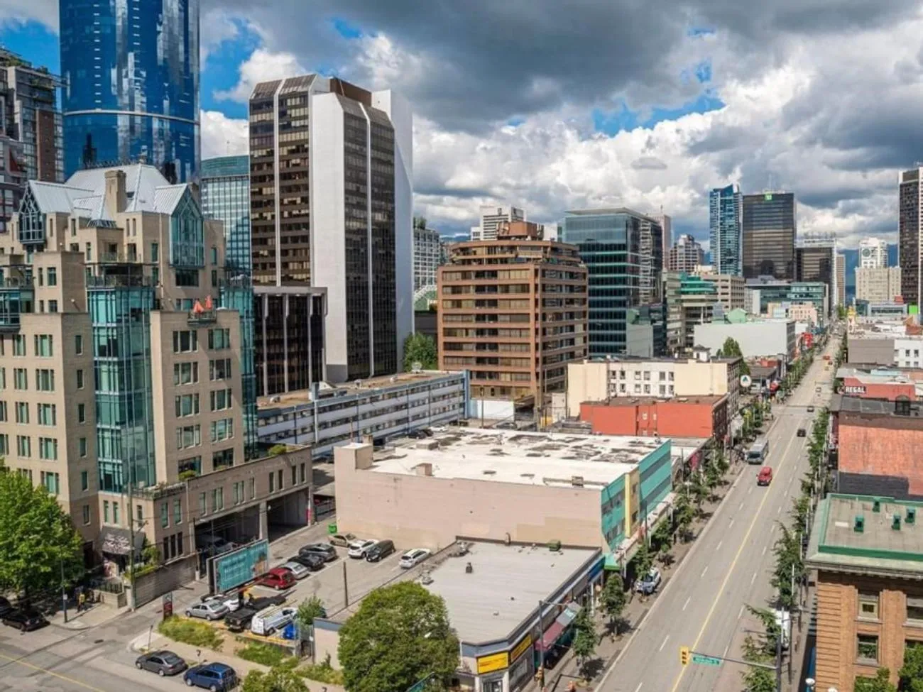 City view in Best Western Premier Chateau Granville Hotel & Suites & Conference Centre