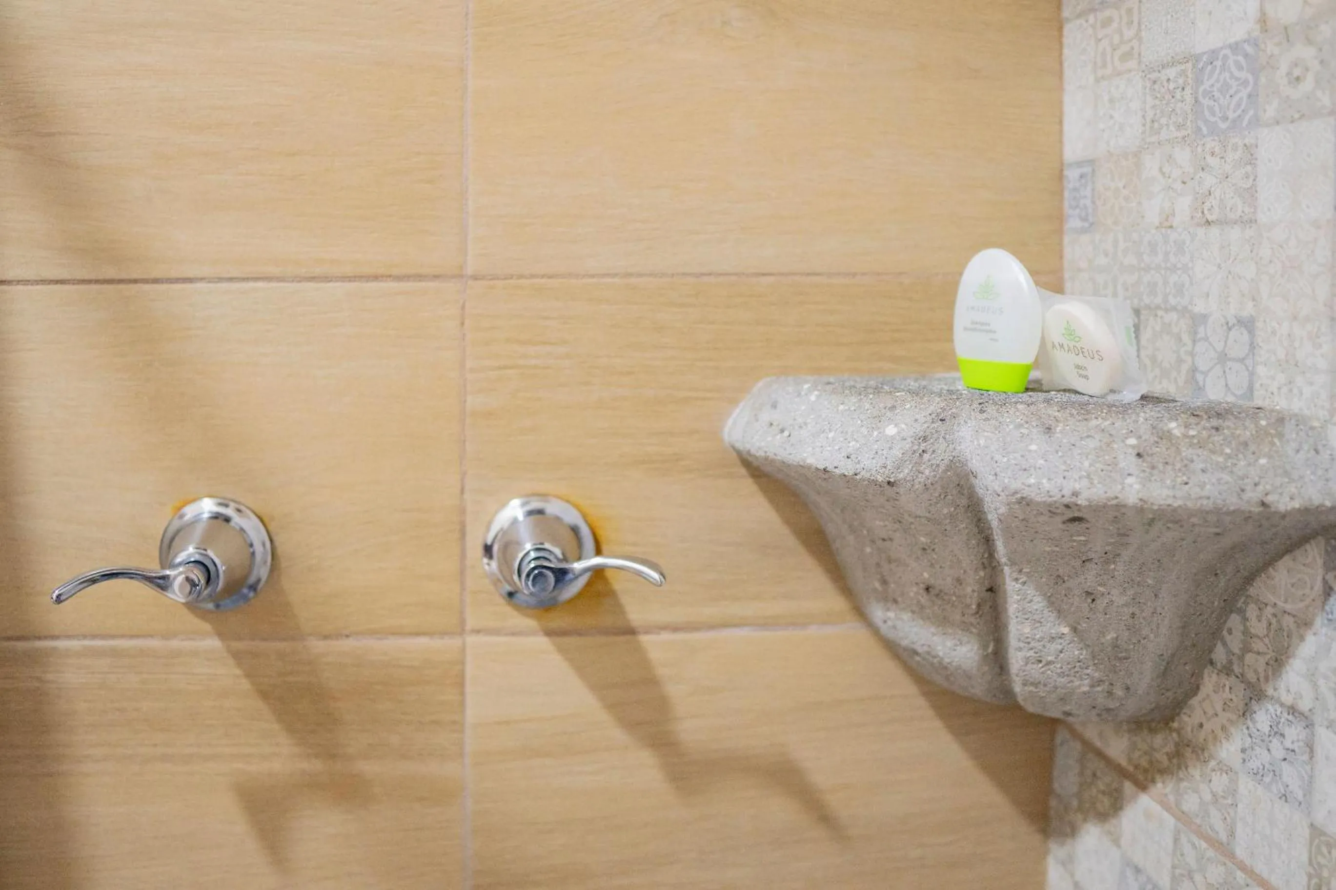 Shower in Casa Noble Hotel