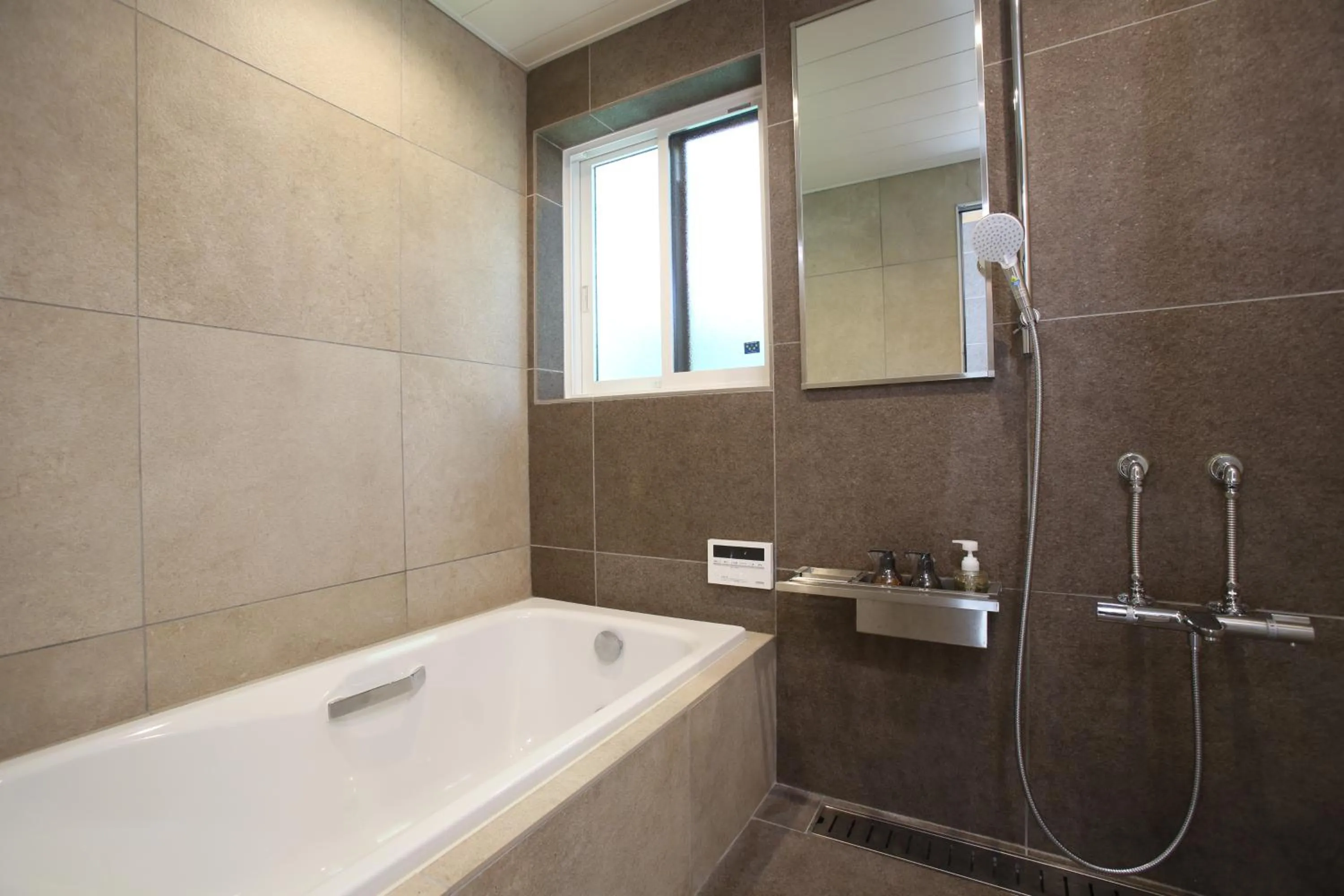 Shower in Villa Bavaria by Hakuba White Fox Company