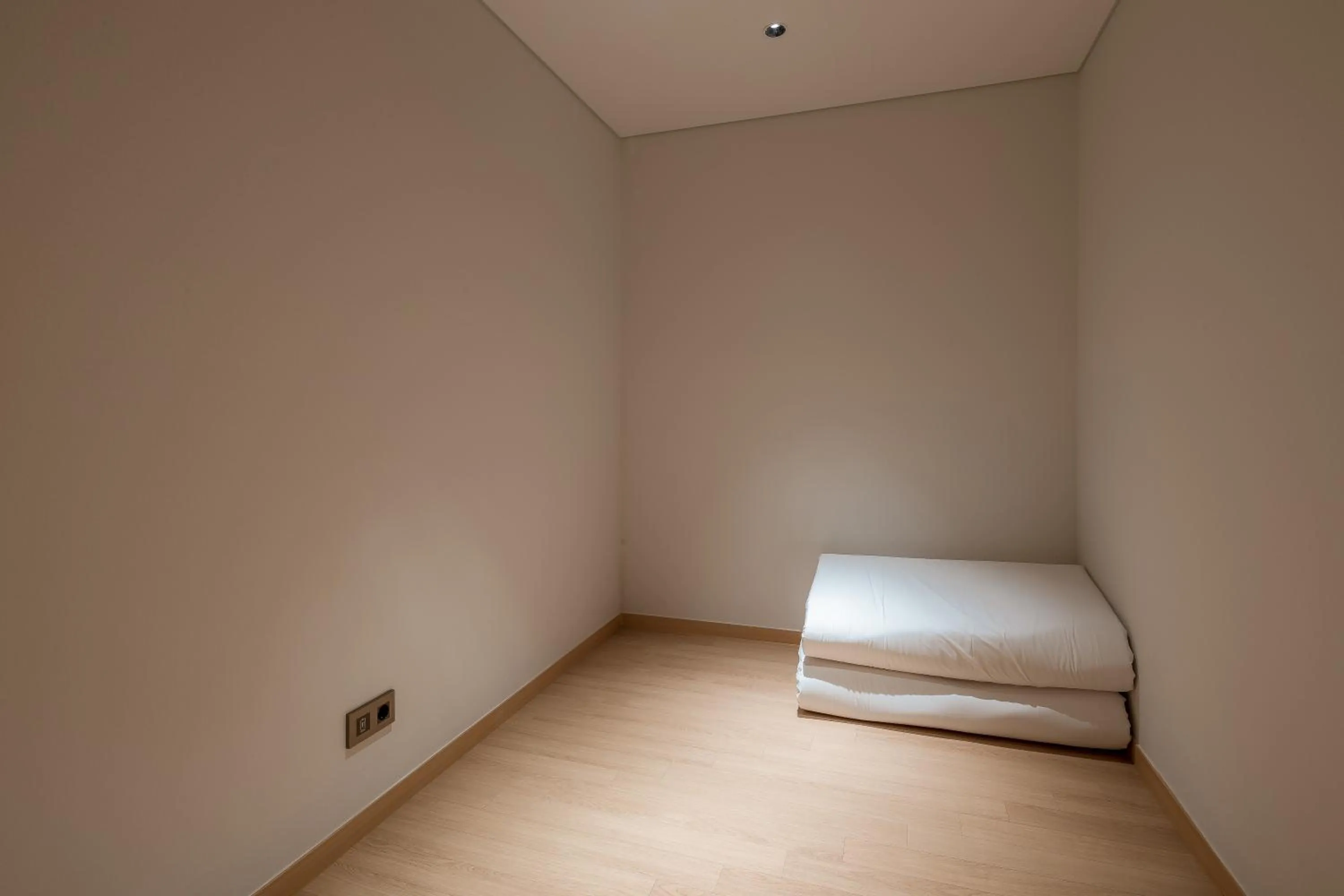 Photo of the whole room, Bed in Chestertons Sokcho