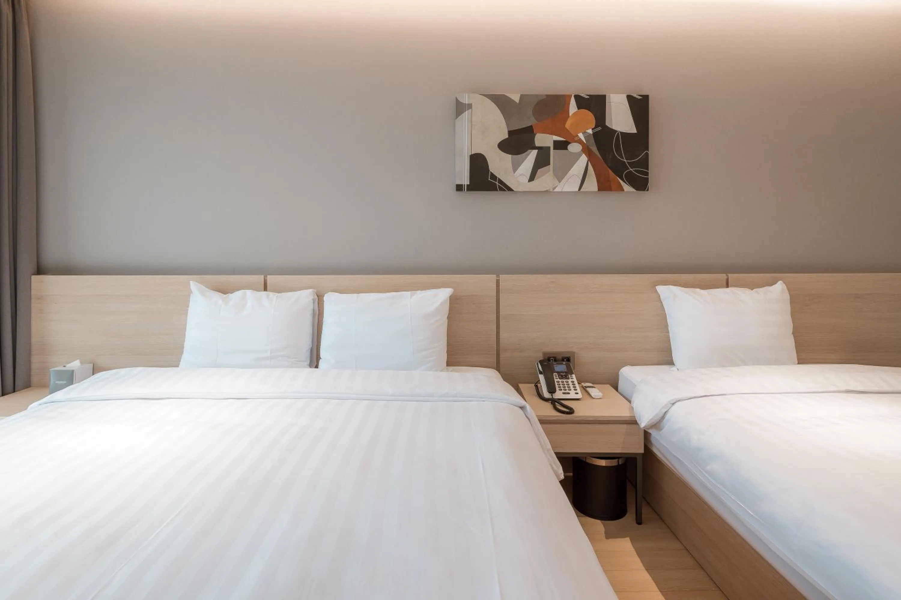 Photo of the whole room, Bed in Chestertons Sokcho