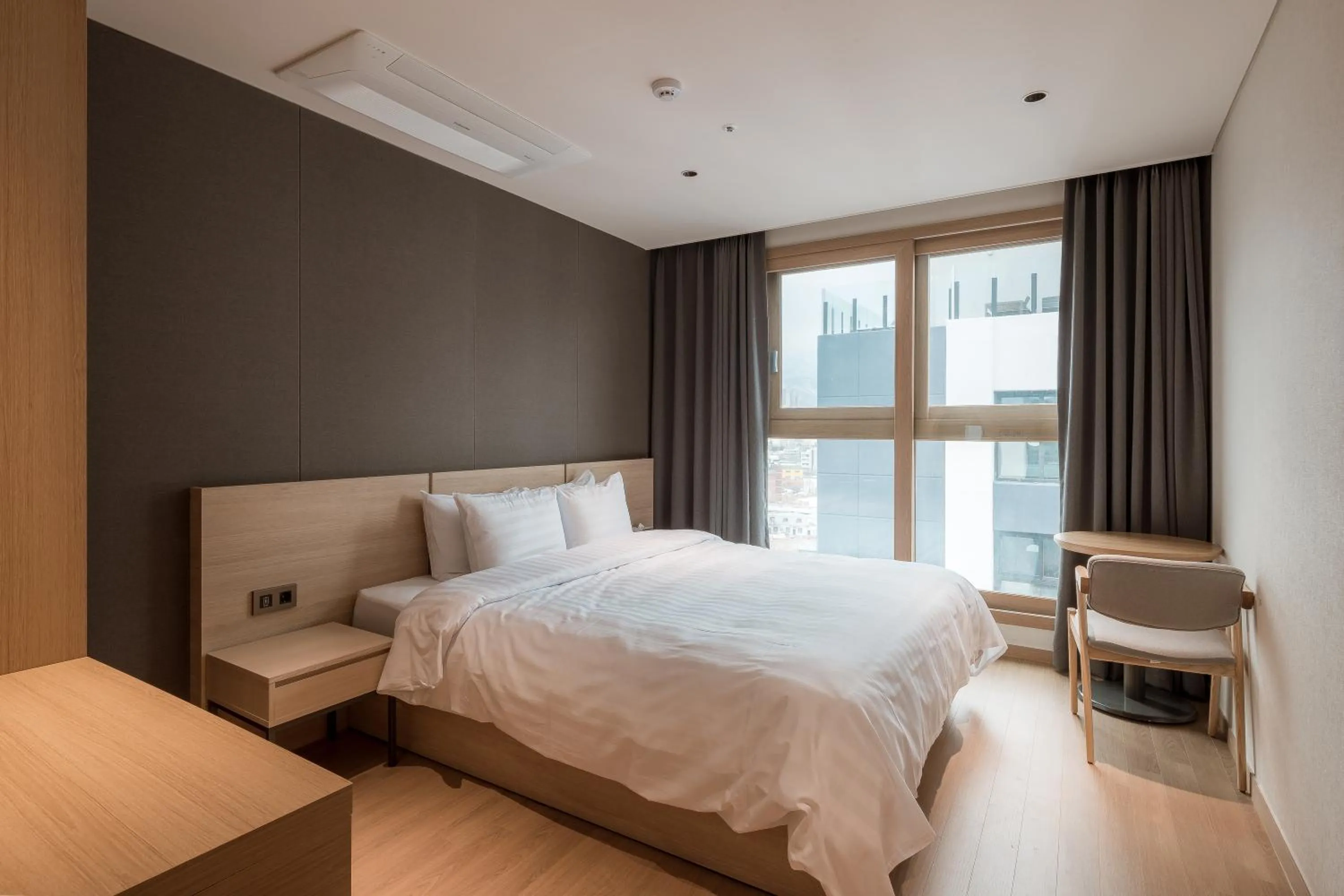 Photo of the whole room, Bed in Chestertons Sokcho
