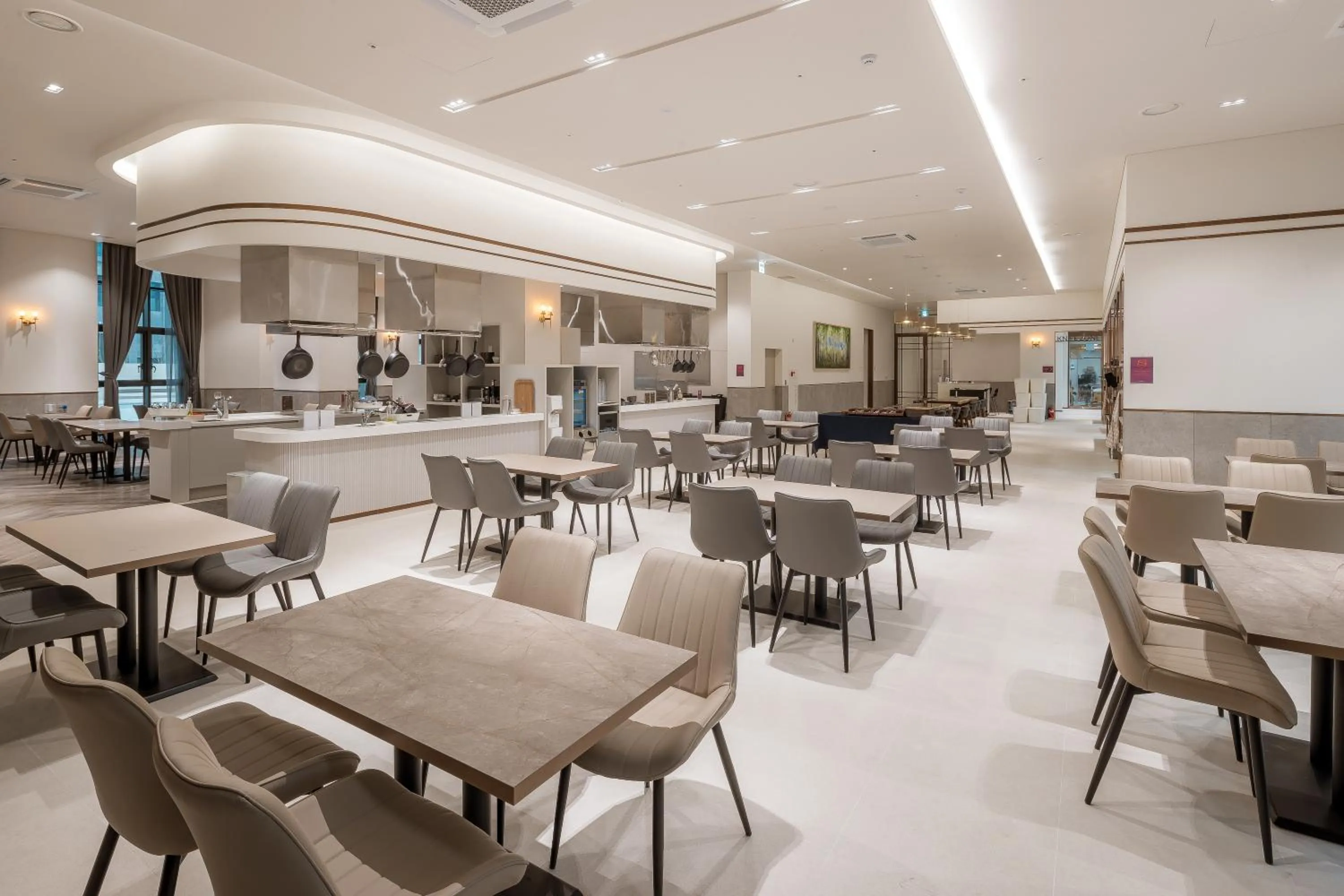 Communal kitchen in Chestertons Sokcho