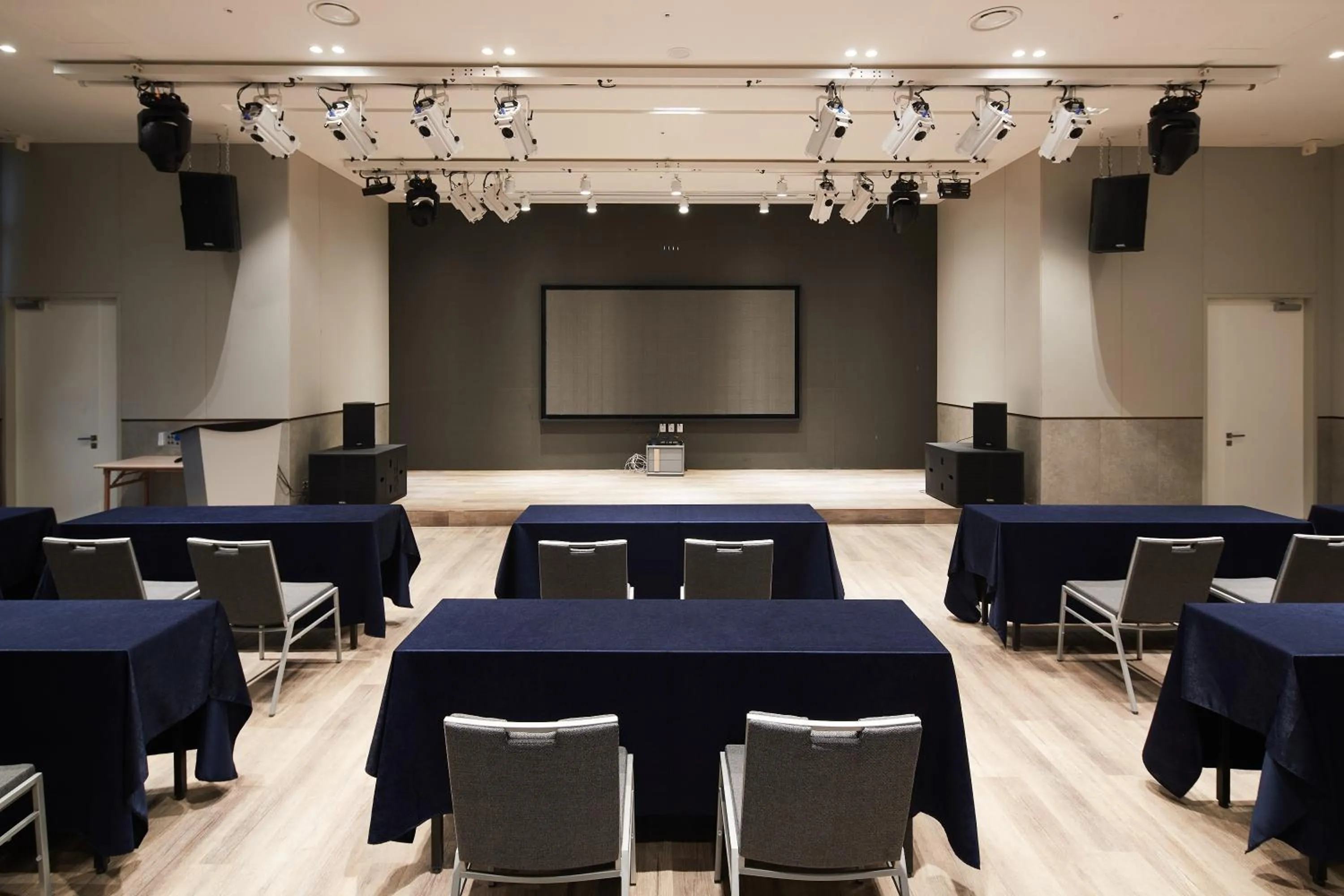 Meeting/conference room in Chestertons Sokcho