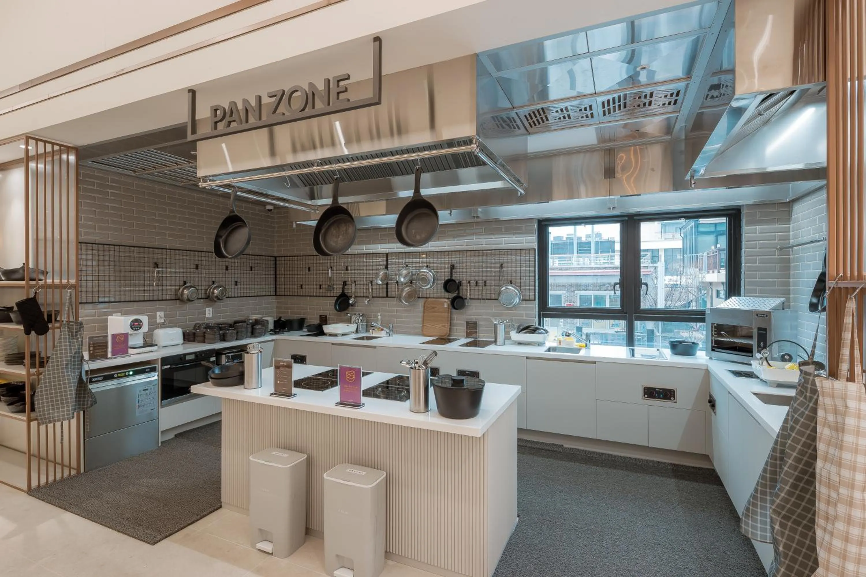 Communal kitchen in Chestertons Sokcho