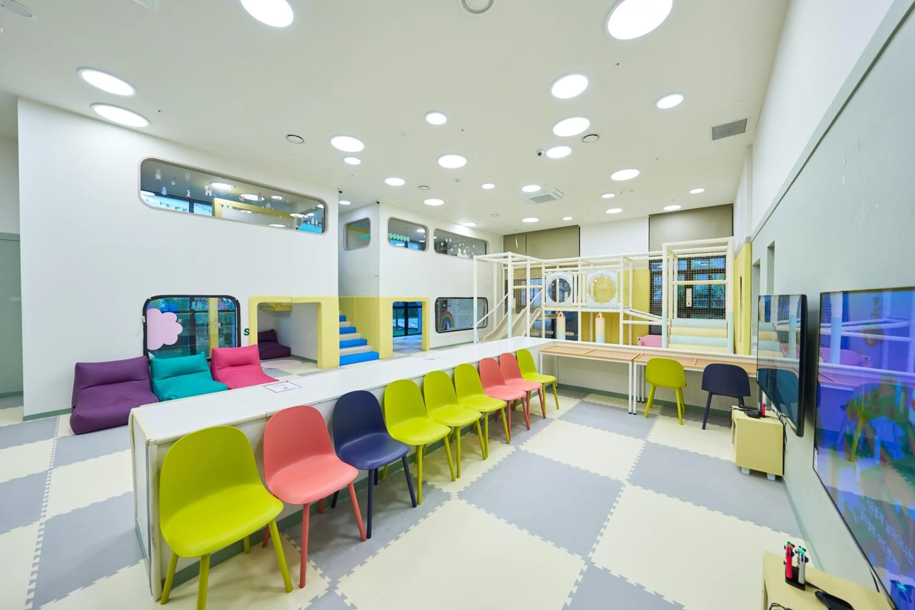 Kids's club in Chestertons Sokcho