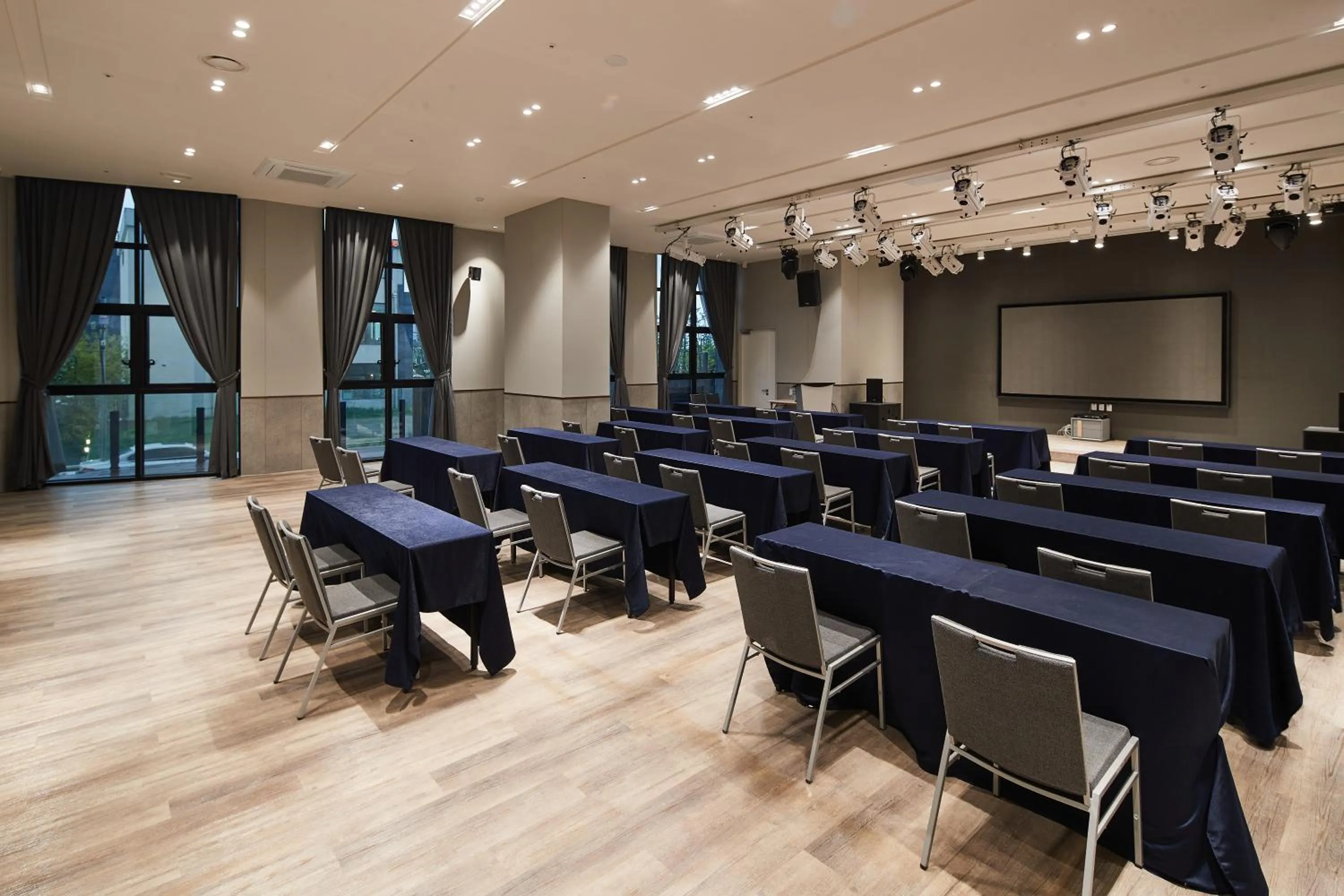 Meeting/conference room in Chestertons Sokcho