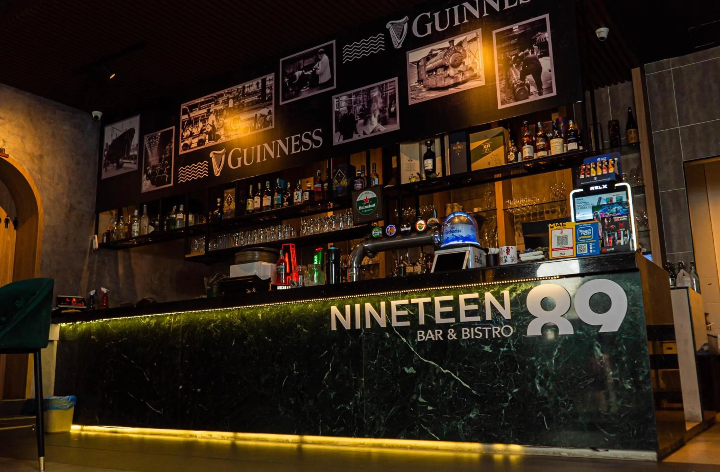 Restaurant/places to eat in Cel Hotel