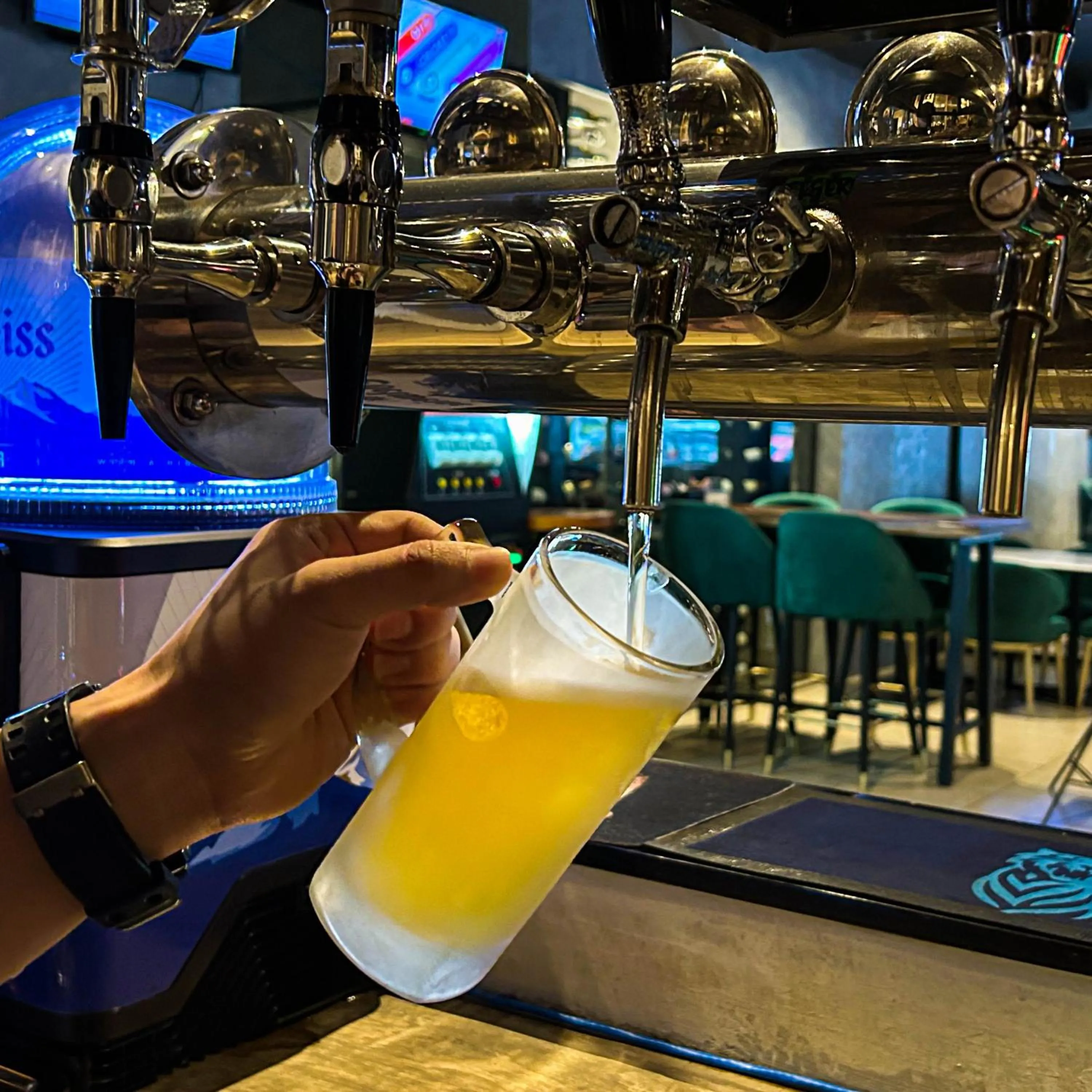 Restaurant/places to eat in Cel Hotel