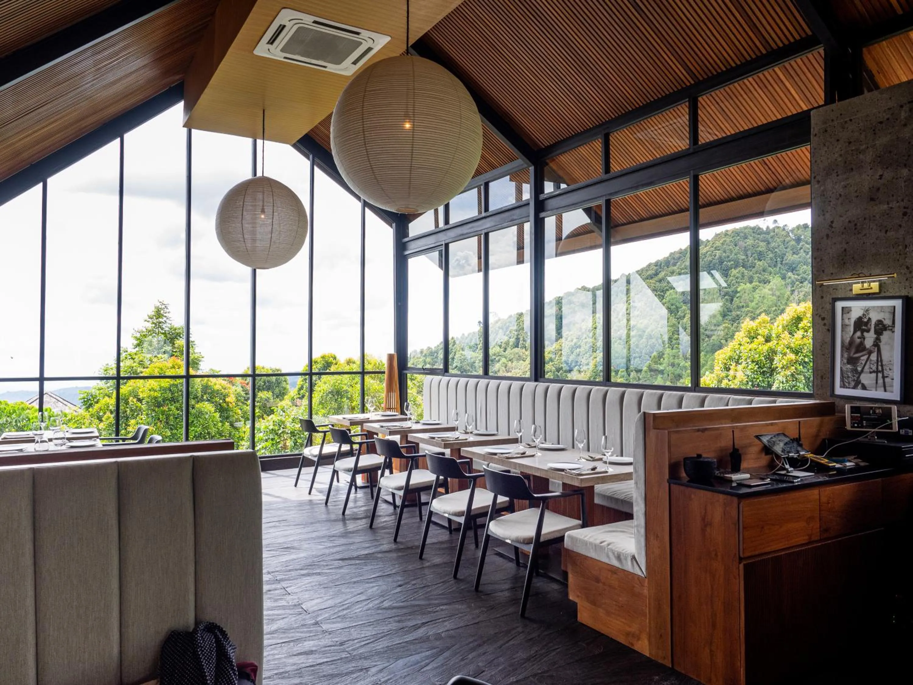 Restaurant/places to eat in Munduk Cabins