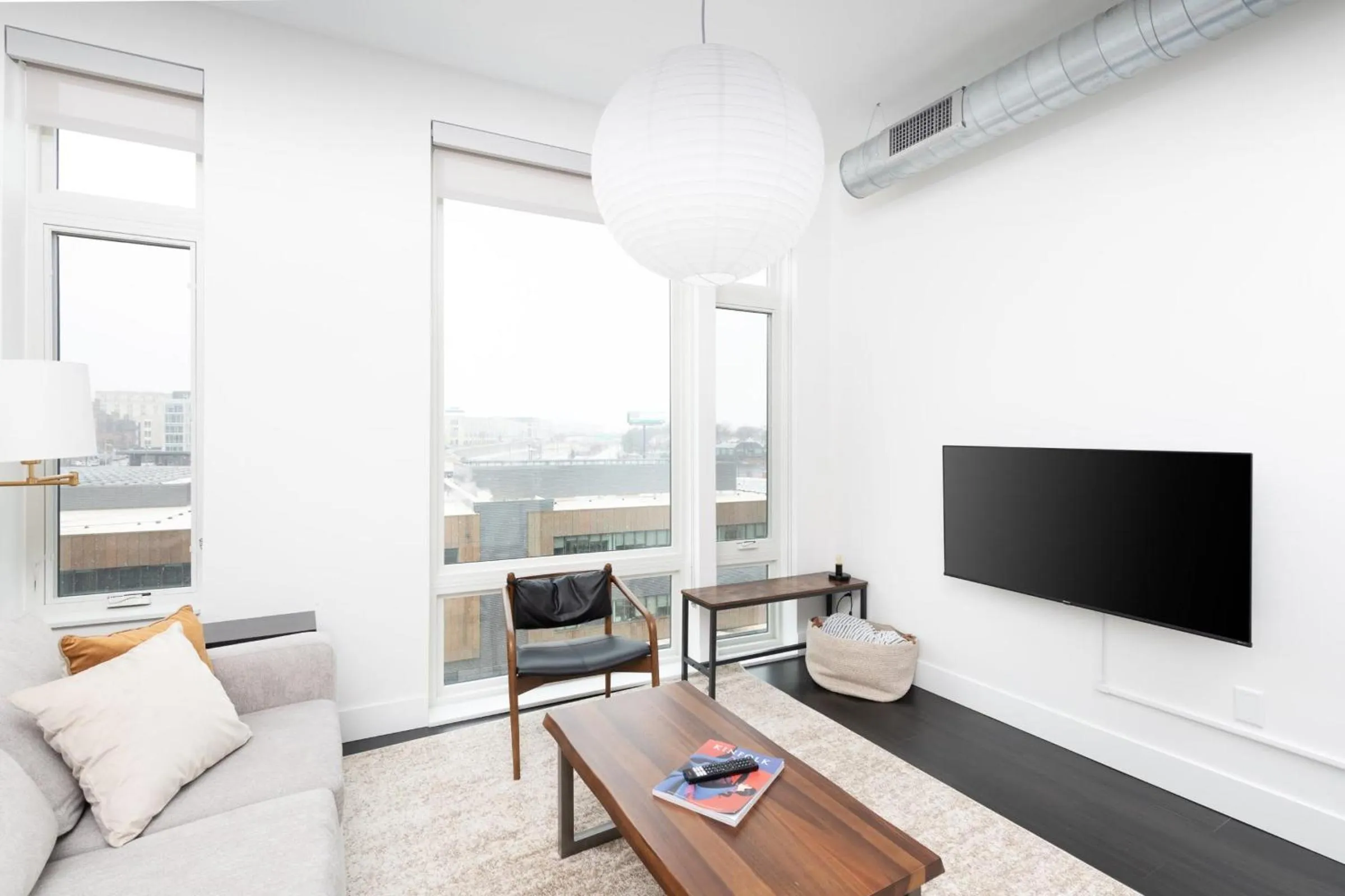 Modern 1BR Apt with Rooftop, Gym, and Parking