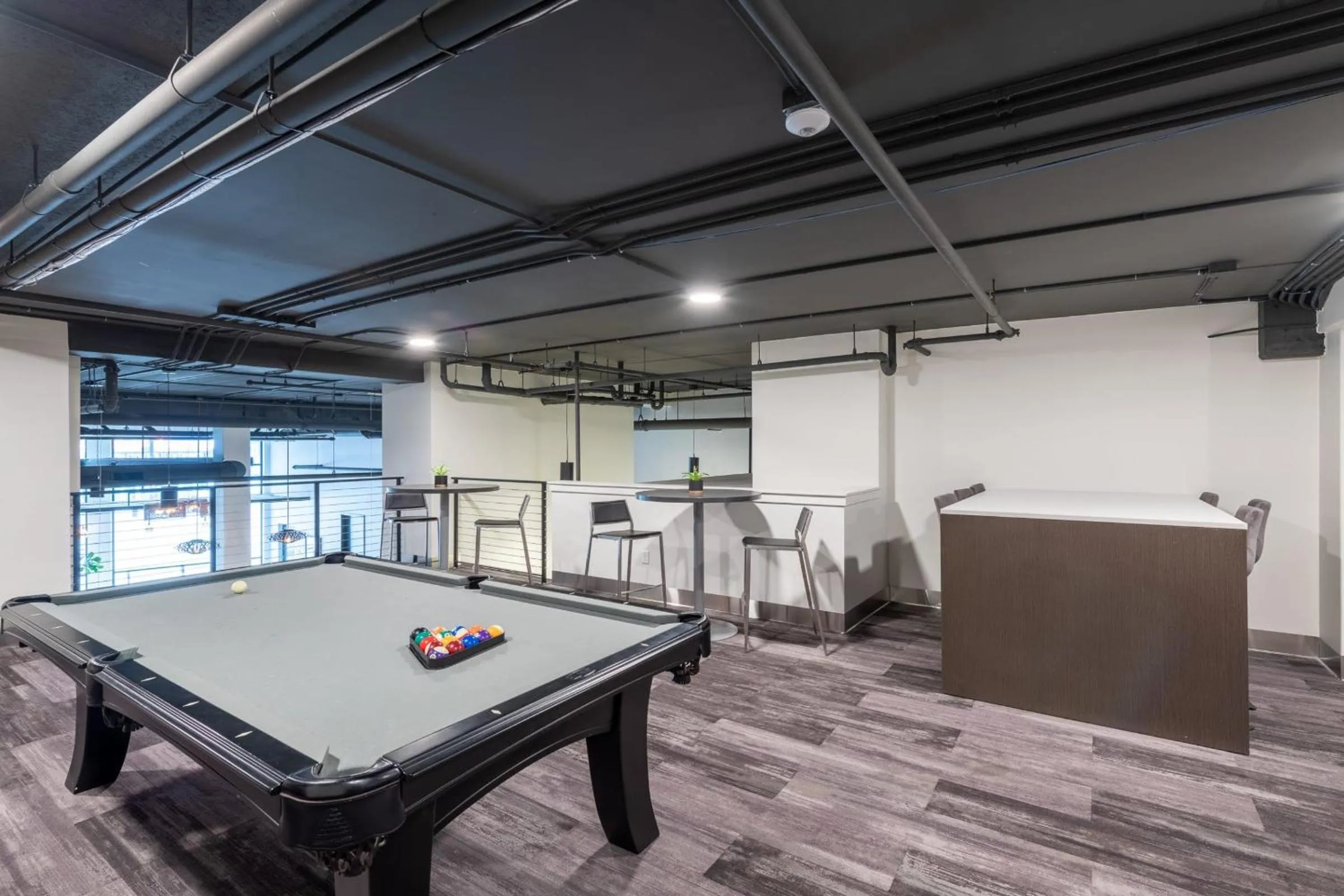 Modern 1BR Apt with Rooftop, Gym, and Parking