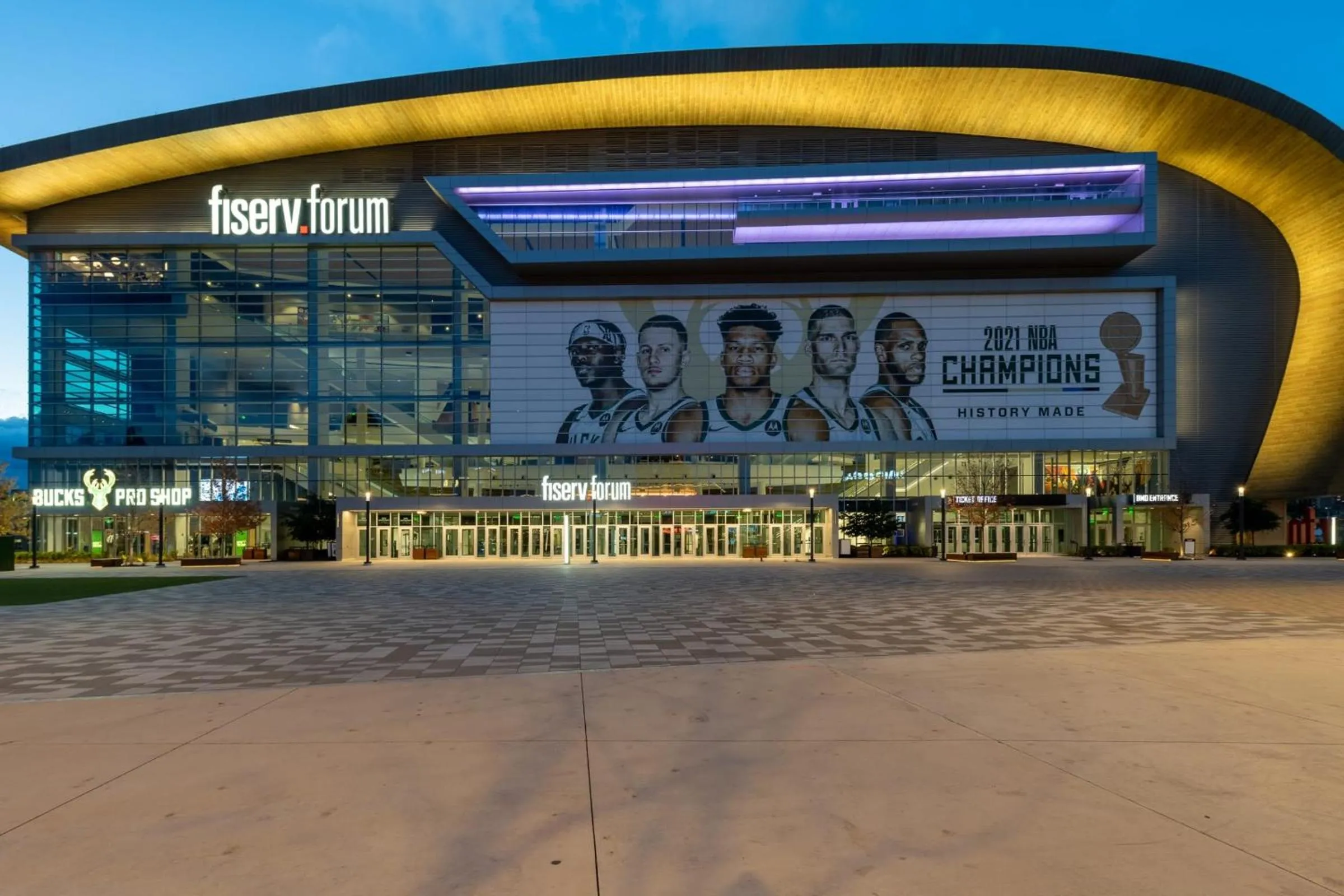 Modern 1BR Apt with Rooftop, Gym, and Parking