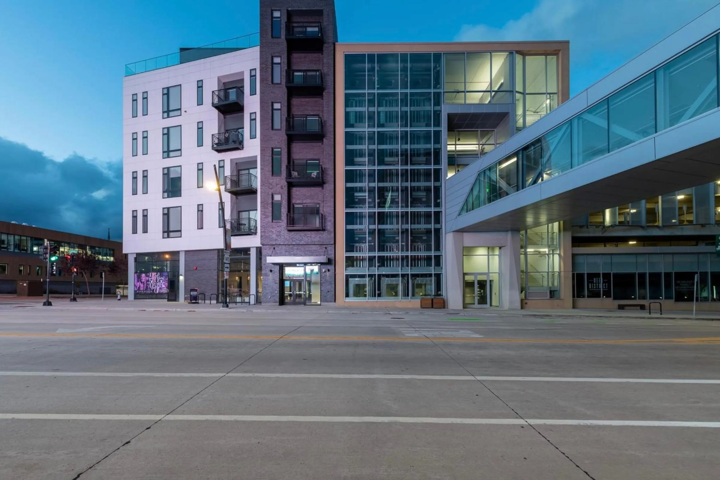 Modern 1BR Apt with Rooftop, Gym, and Parking