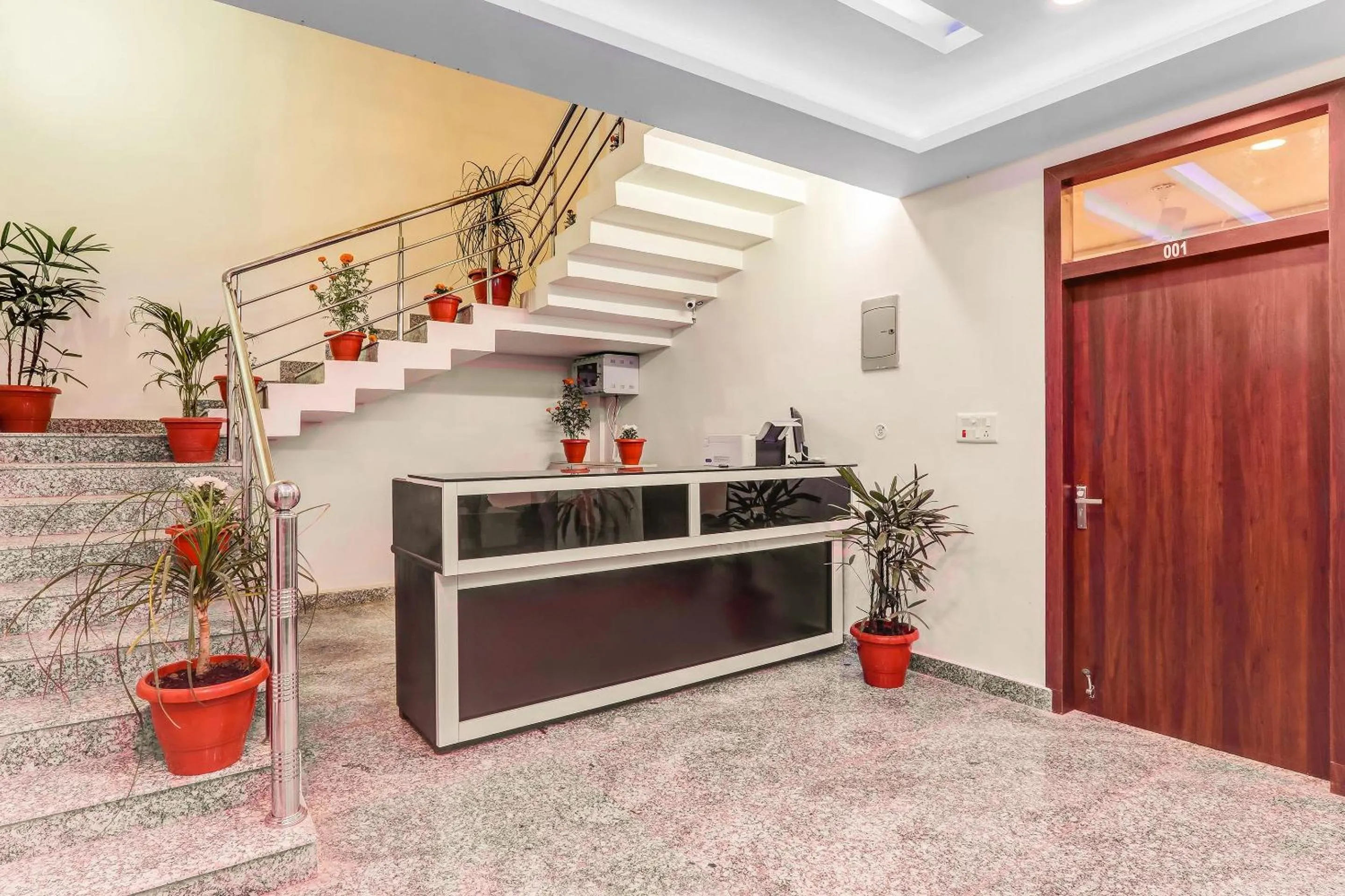 Lobby or reception in Super Collection O Yamuna Palace Near Gomti Riverfront Park