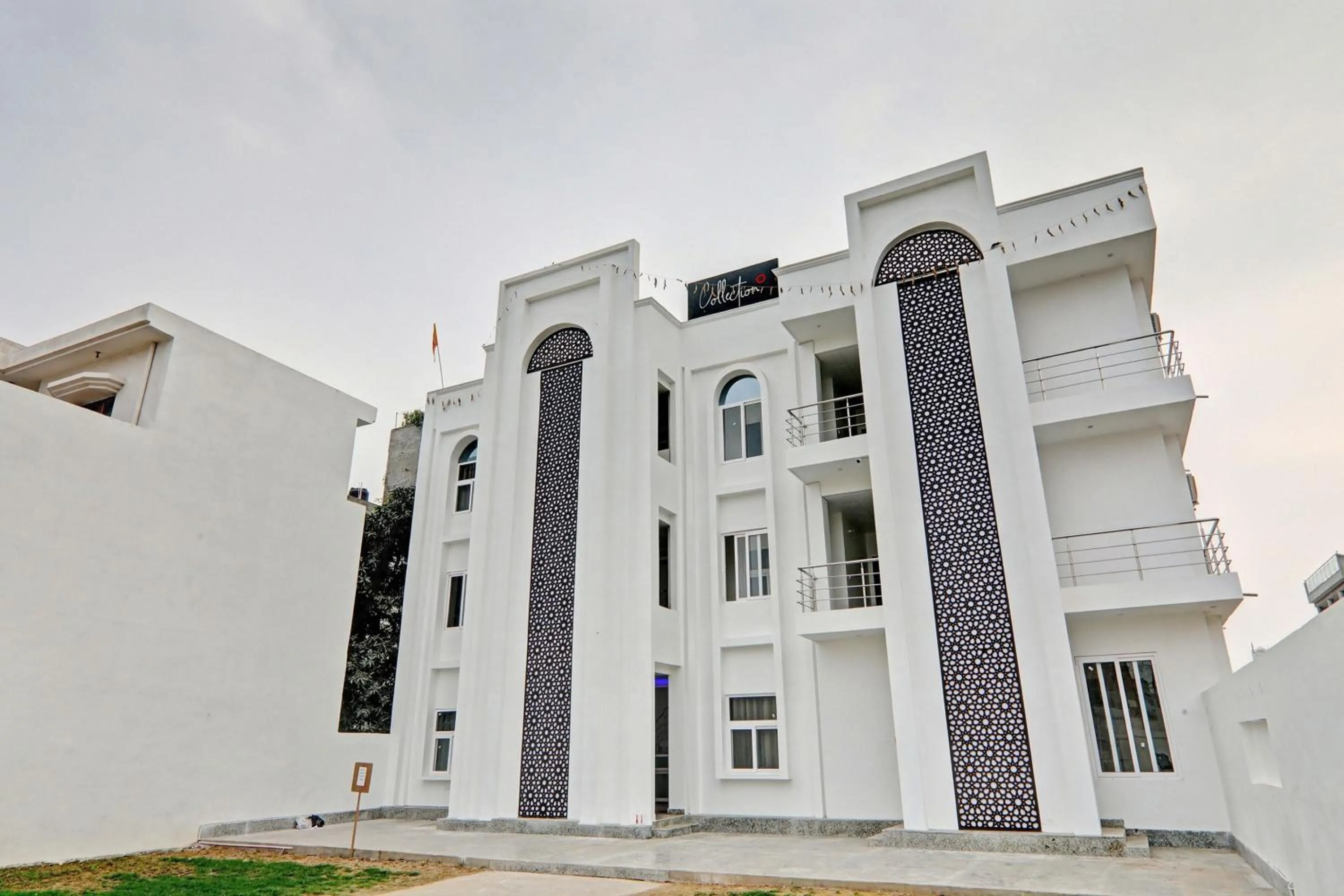 Facade/entrance in Super Collection O Yamuna Palace Near Gomti Riverfront Park