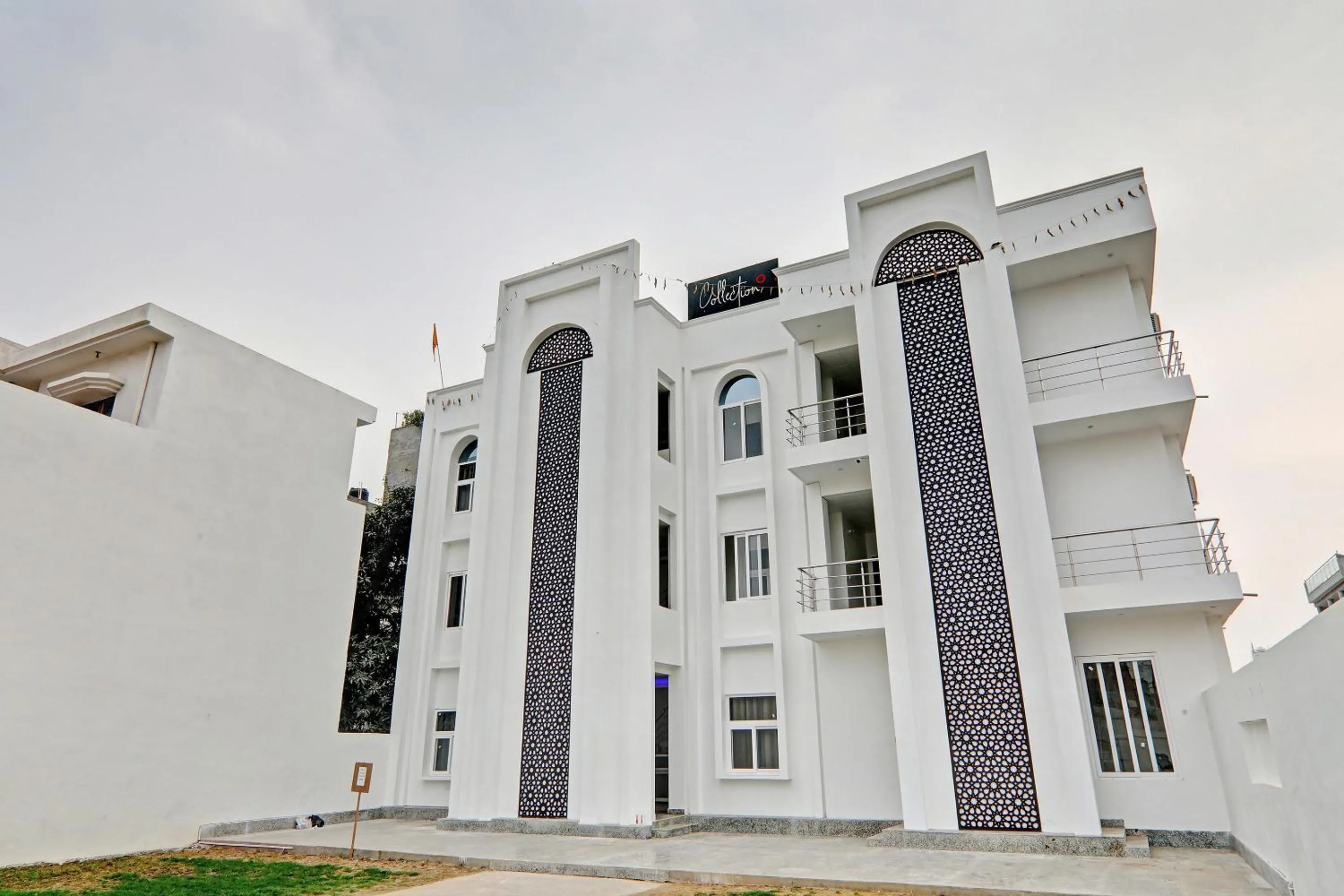 Facade/entrance in Collection O Yamuna Palace Near Gomti Riverfront Park