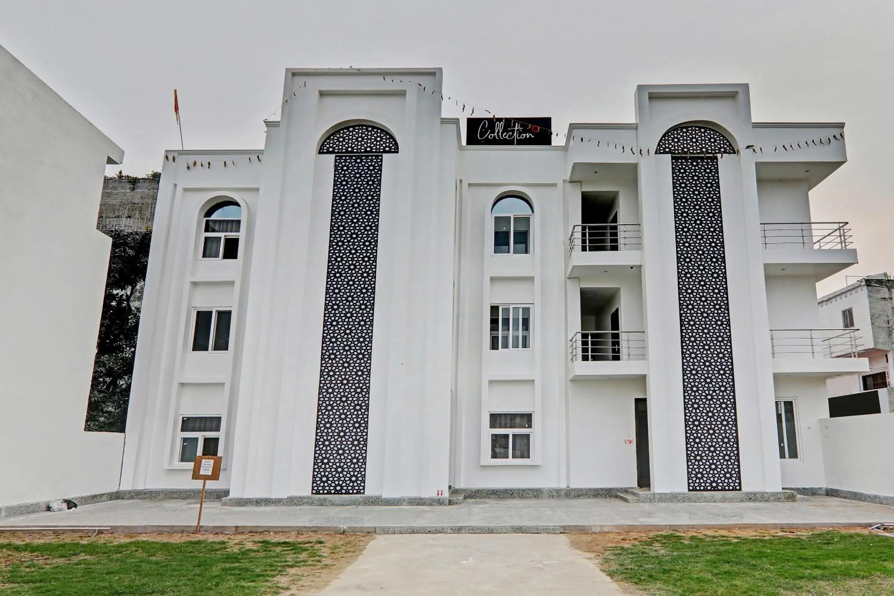 Facade/entrance in Collection O Yamuna Palace Near Gomti Riverfront Park