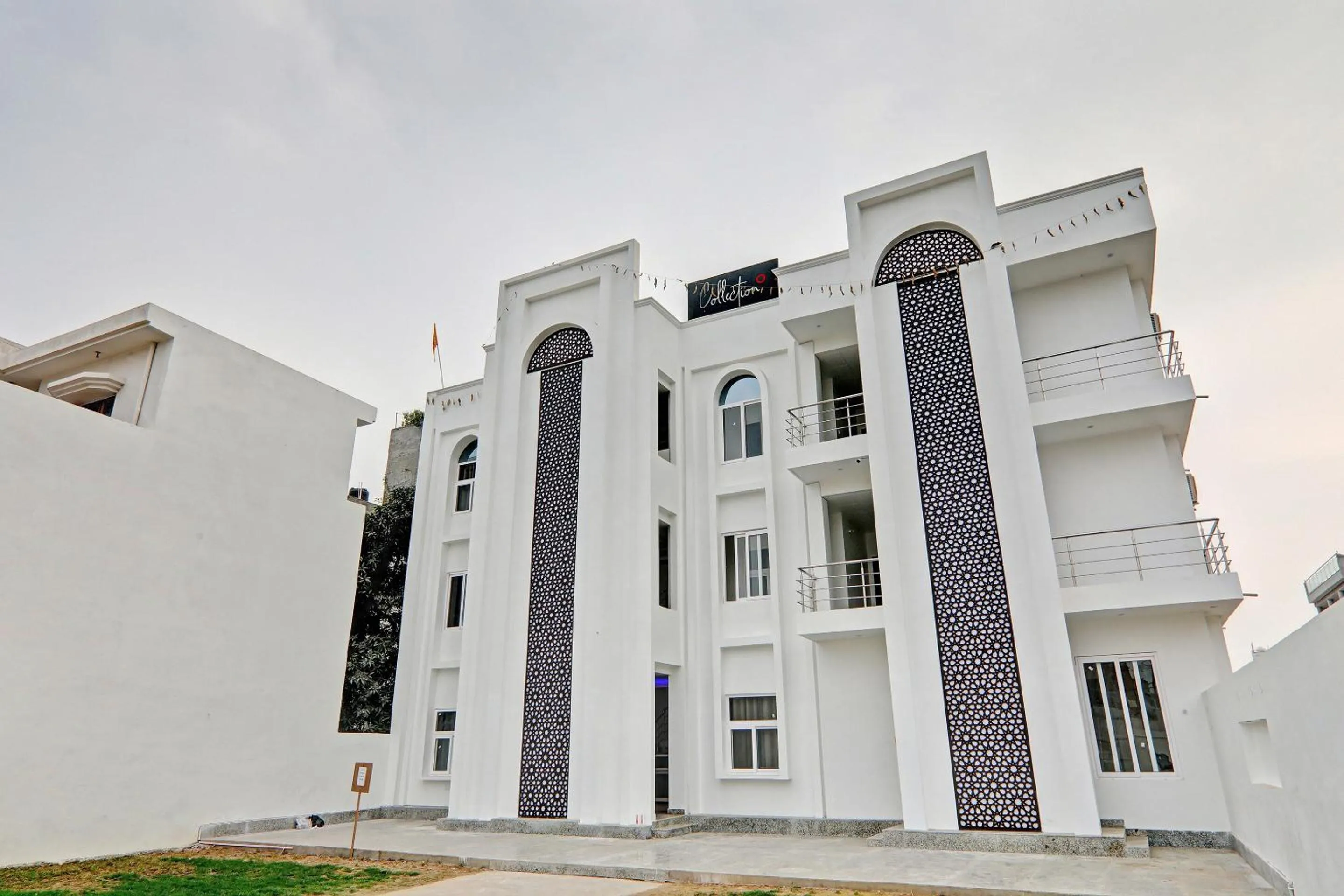 Facade/entrance in Super Collection O Yamuna Palace Near Gomti Riverfront Park