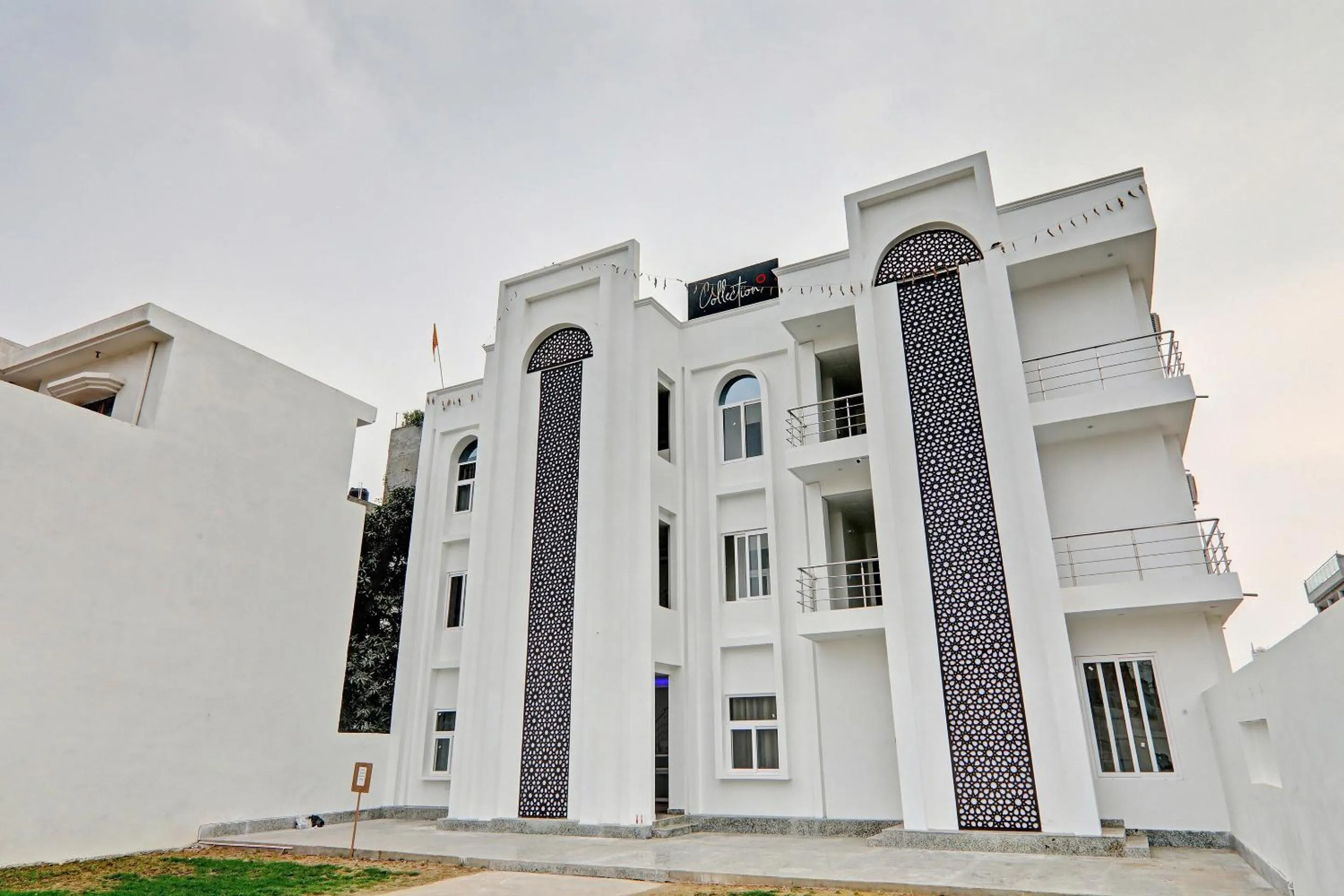 Facade/entrance in Collection O Yamuna Palace Near Gomti Riverfront Park