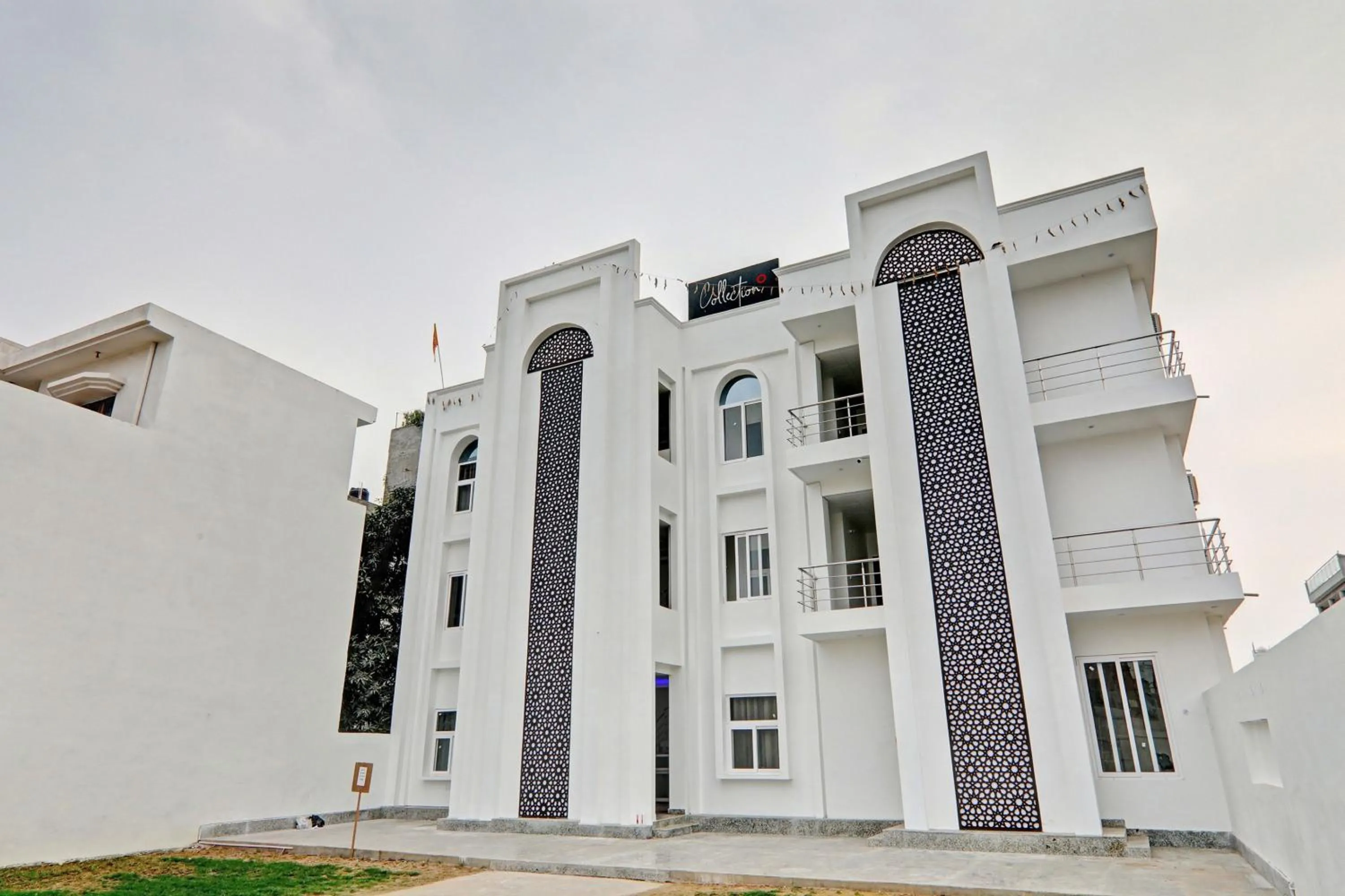 Facade/entrance in Collection O Yamuna Palace Near Gomti Riverfront Park