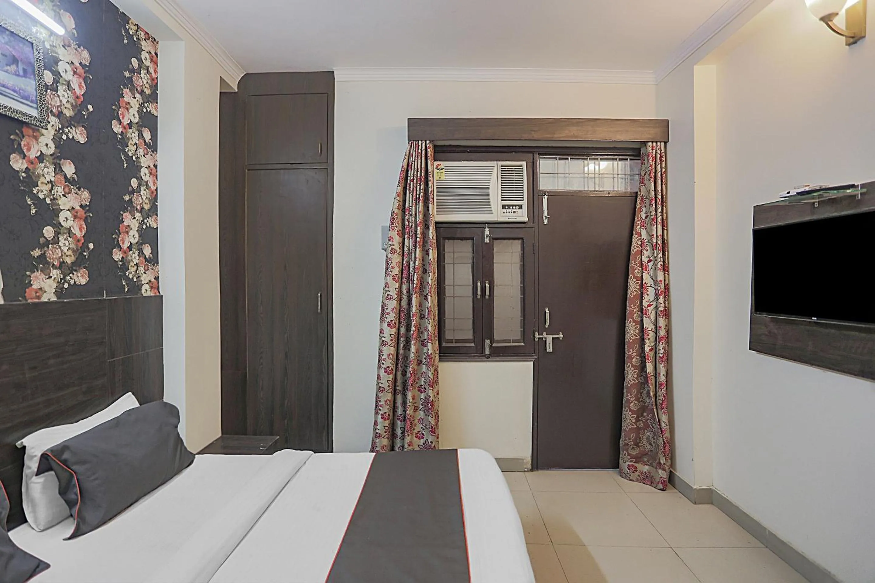 Bedroom, Bed in Hotel O Sun Villa