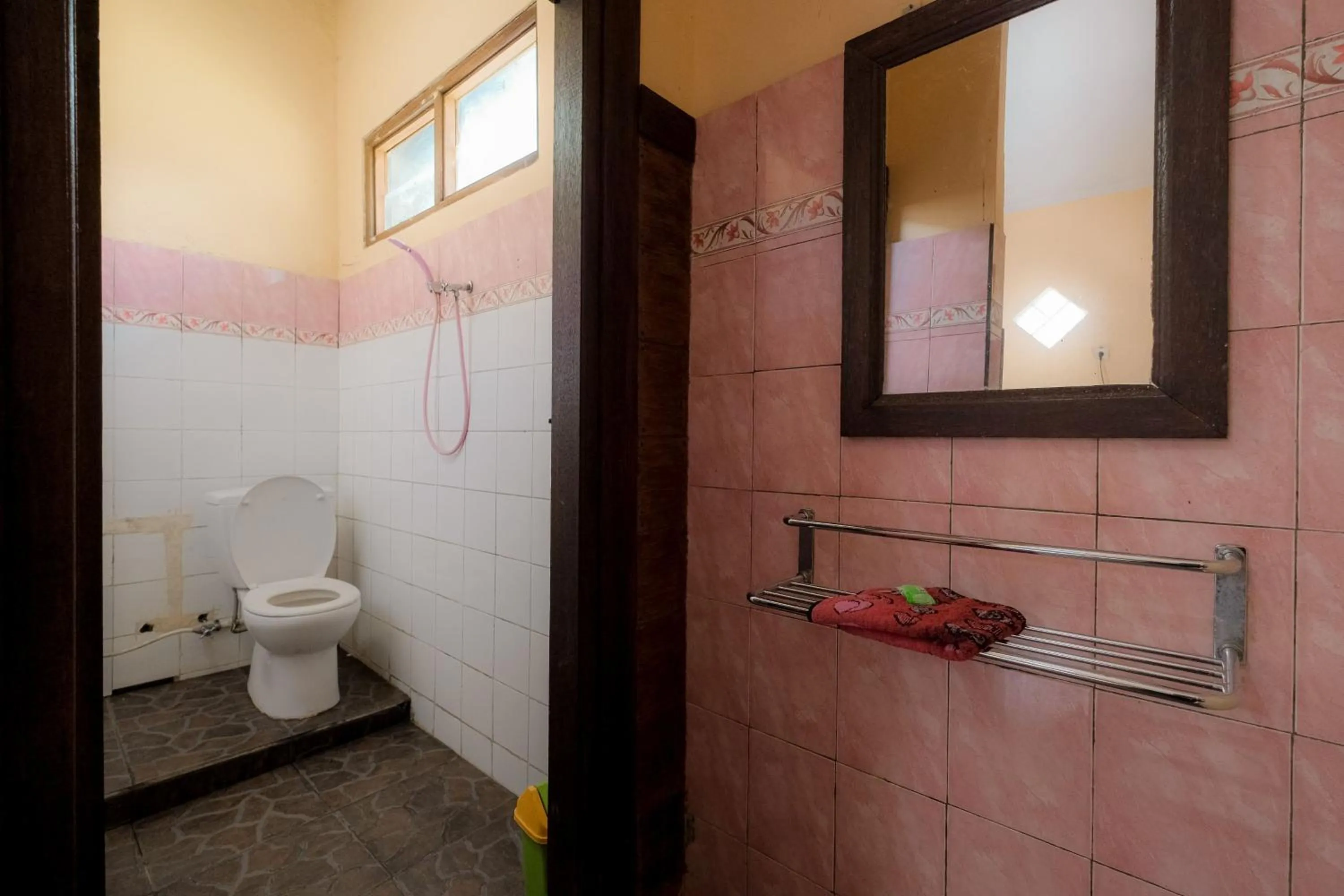Bathroom in Pelangi Homestay Bedugul RedPartner