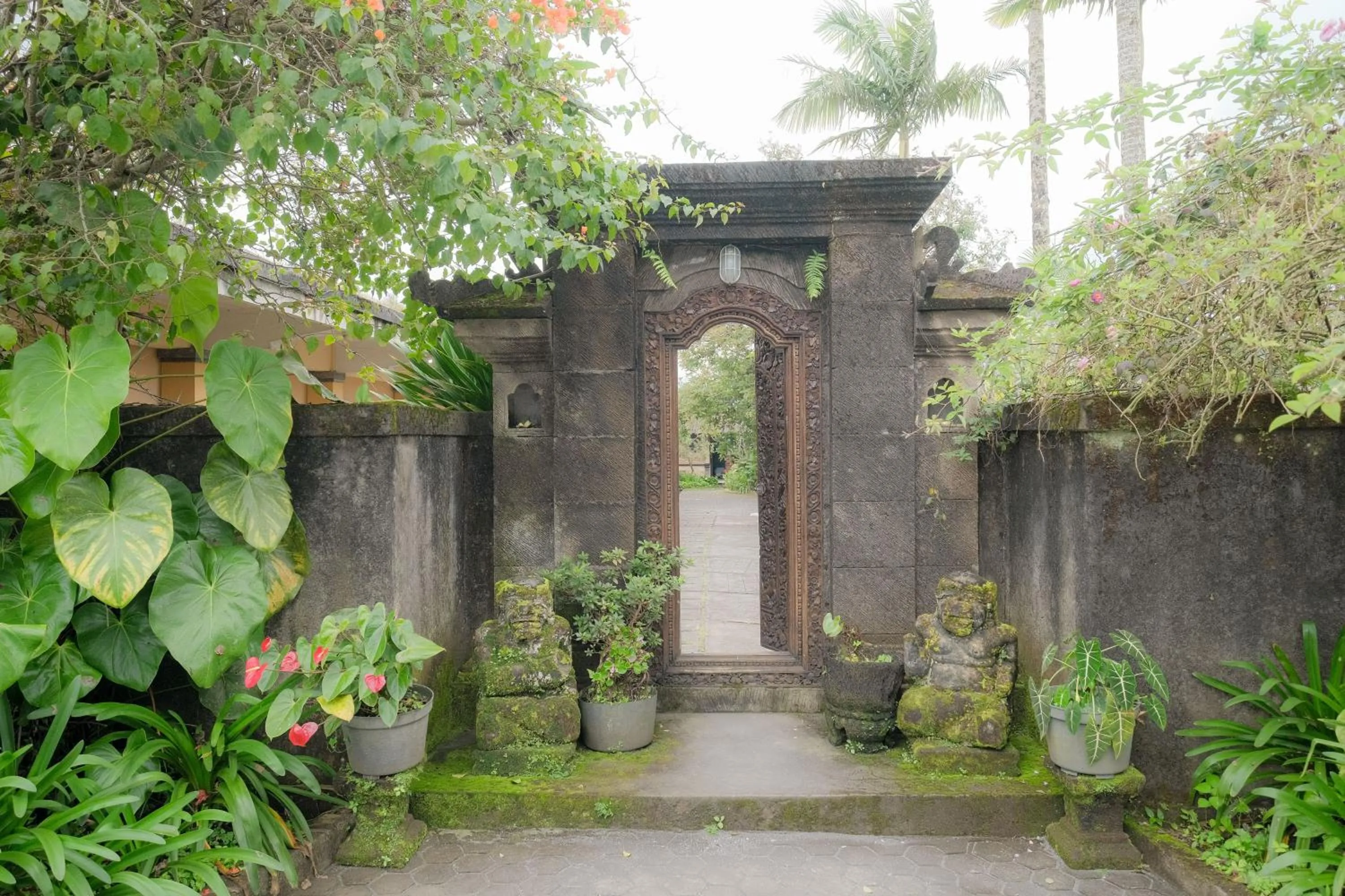 Facade/entrance in Pelangi Homestay Bedugul RedPartner