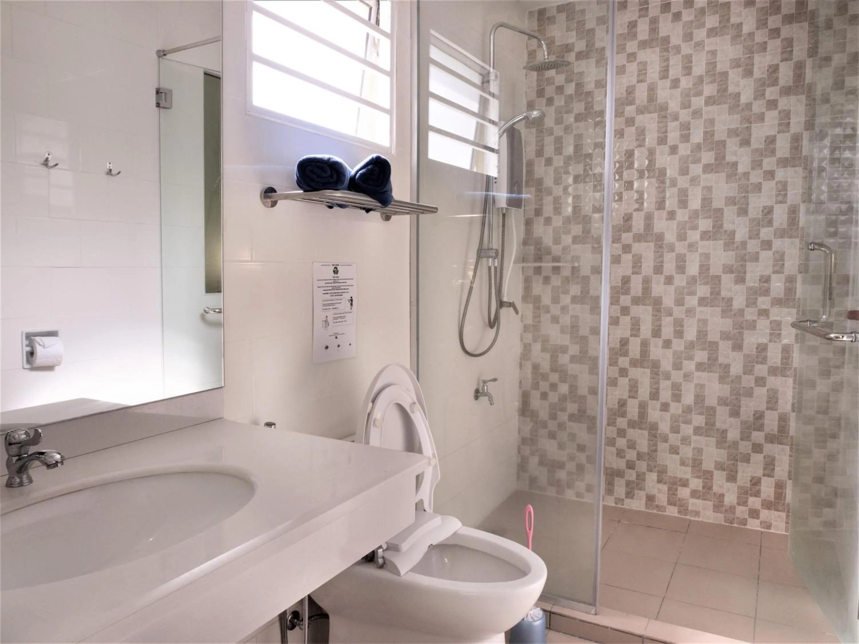 Bathroom in Sipadan Inn Service Apartments Semporna