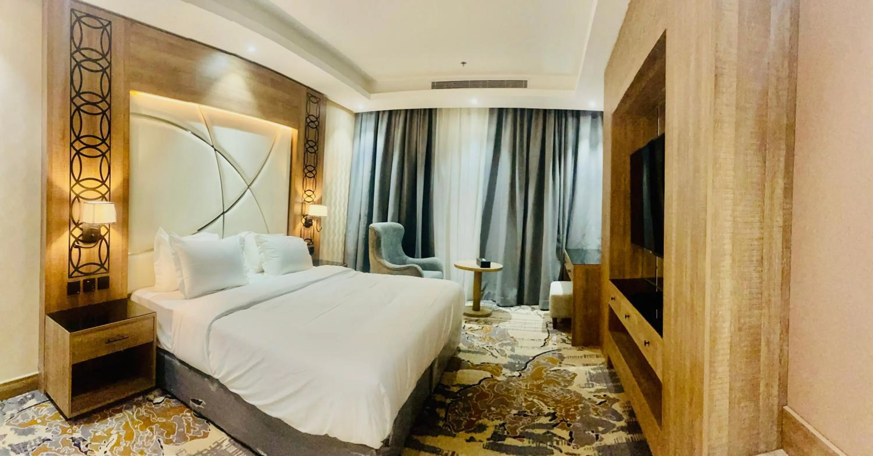 Bed in Mirnian Hotel