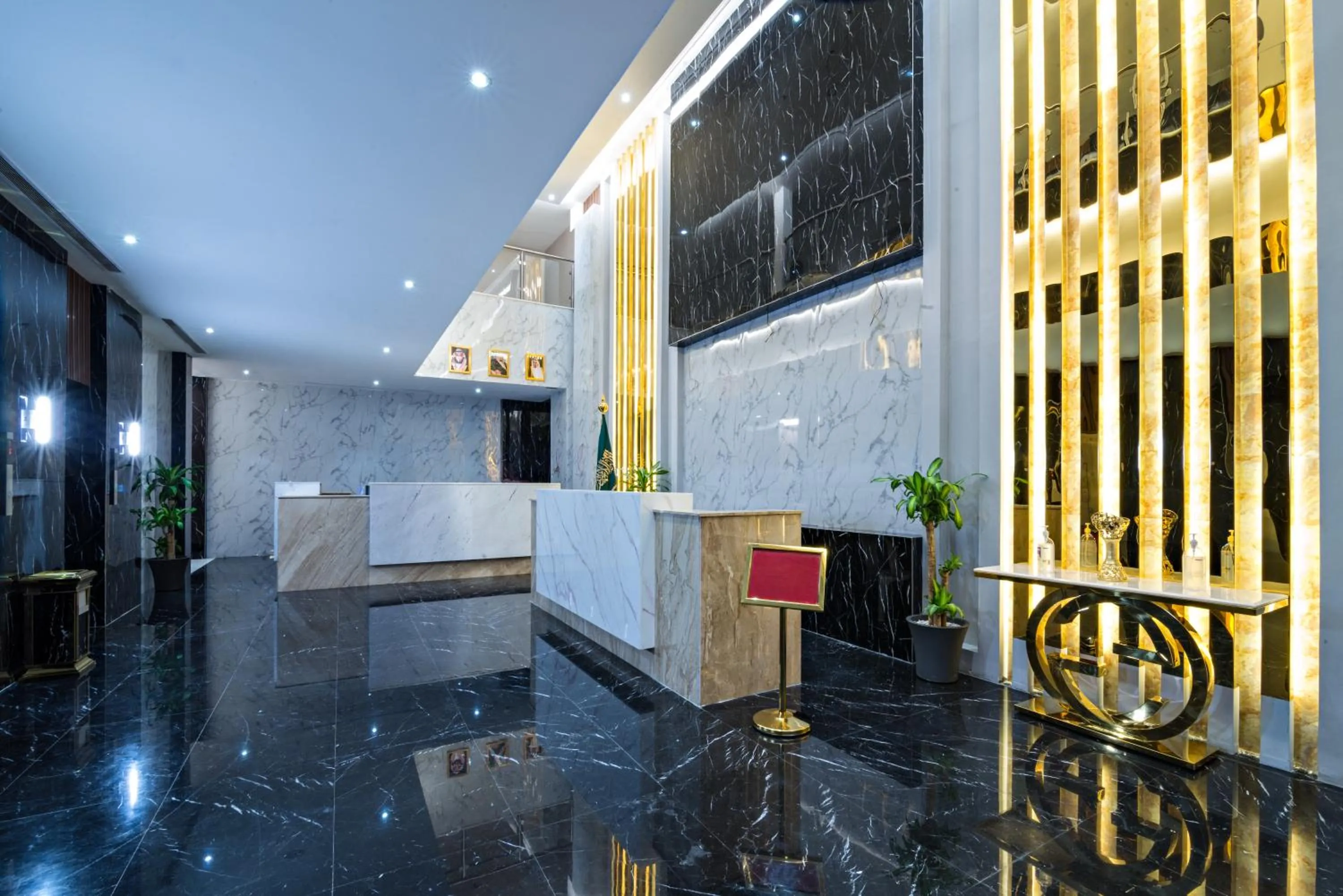 Lobby or reception in Mirnian Hotel