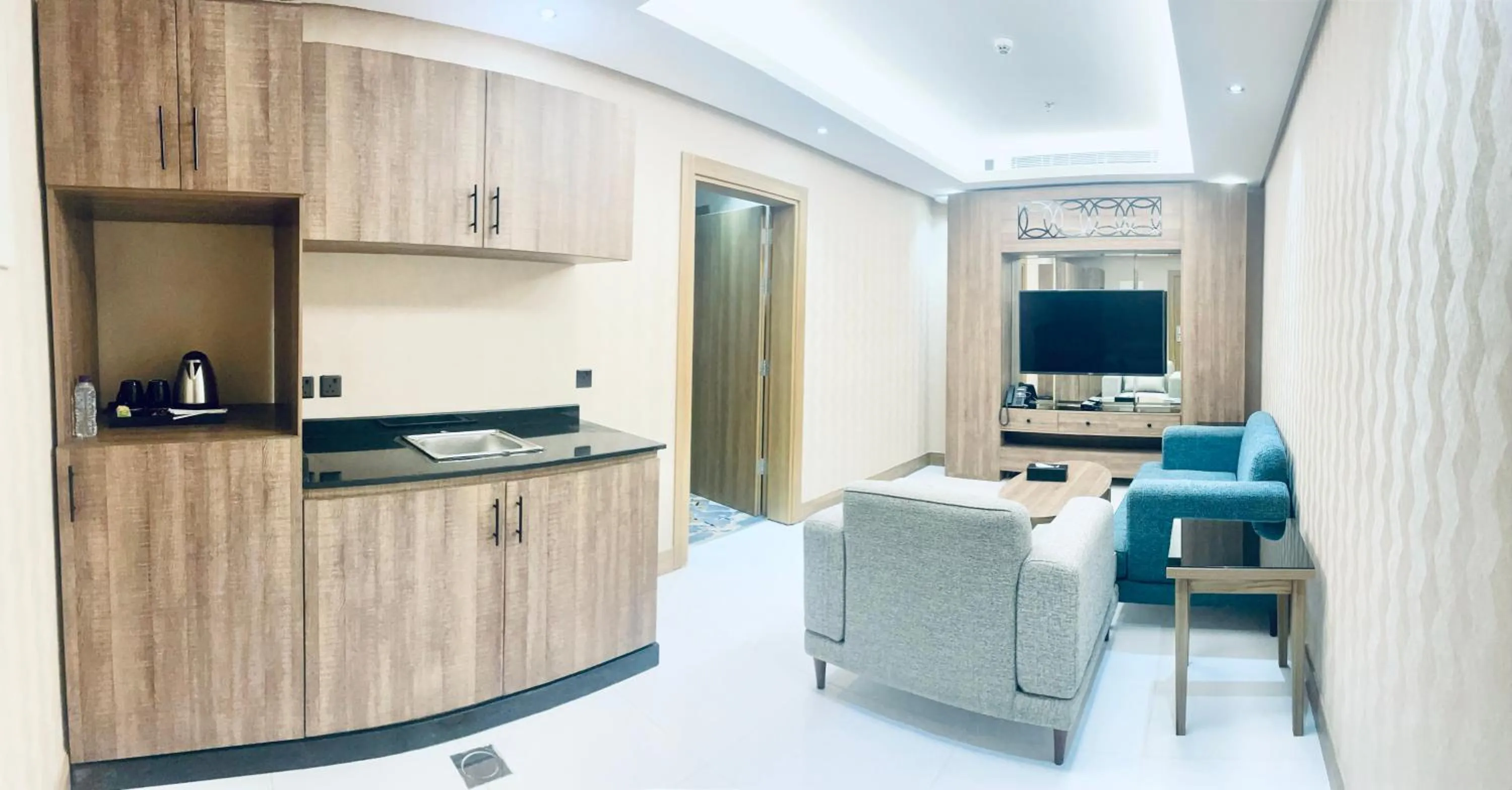 Kitchen or kitchenette in Mirnian Hotel