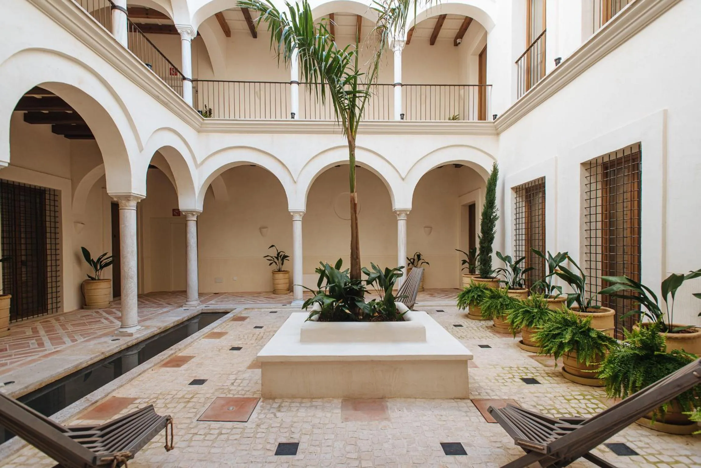 Property building in Casa del Rey Sabio