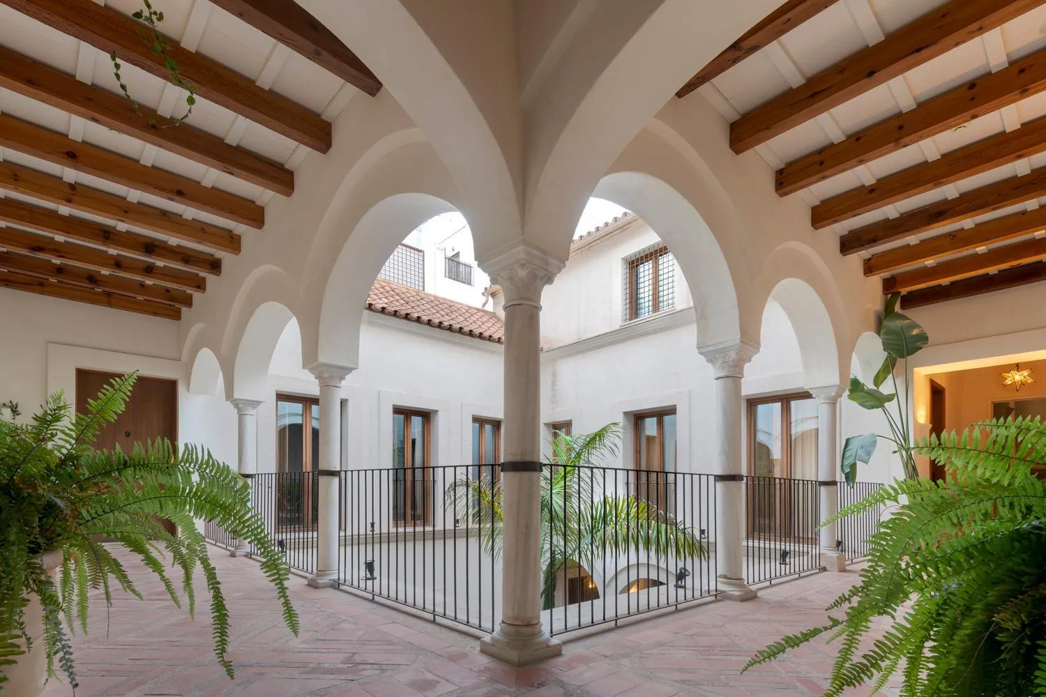 Property building in Casa del Rey Sabio