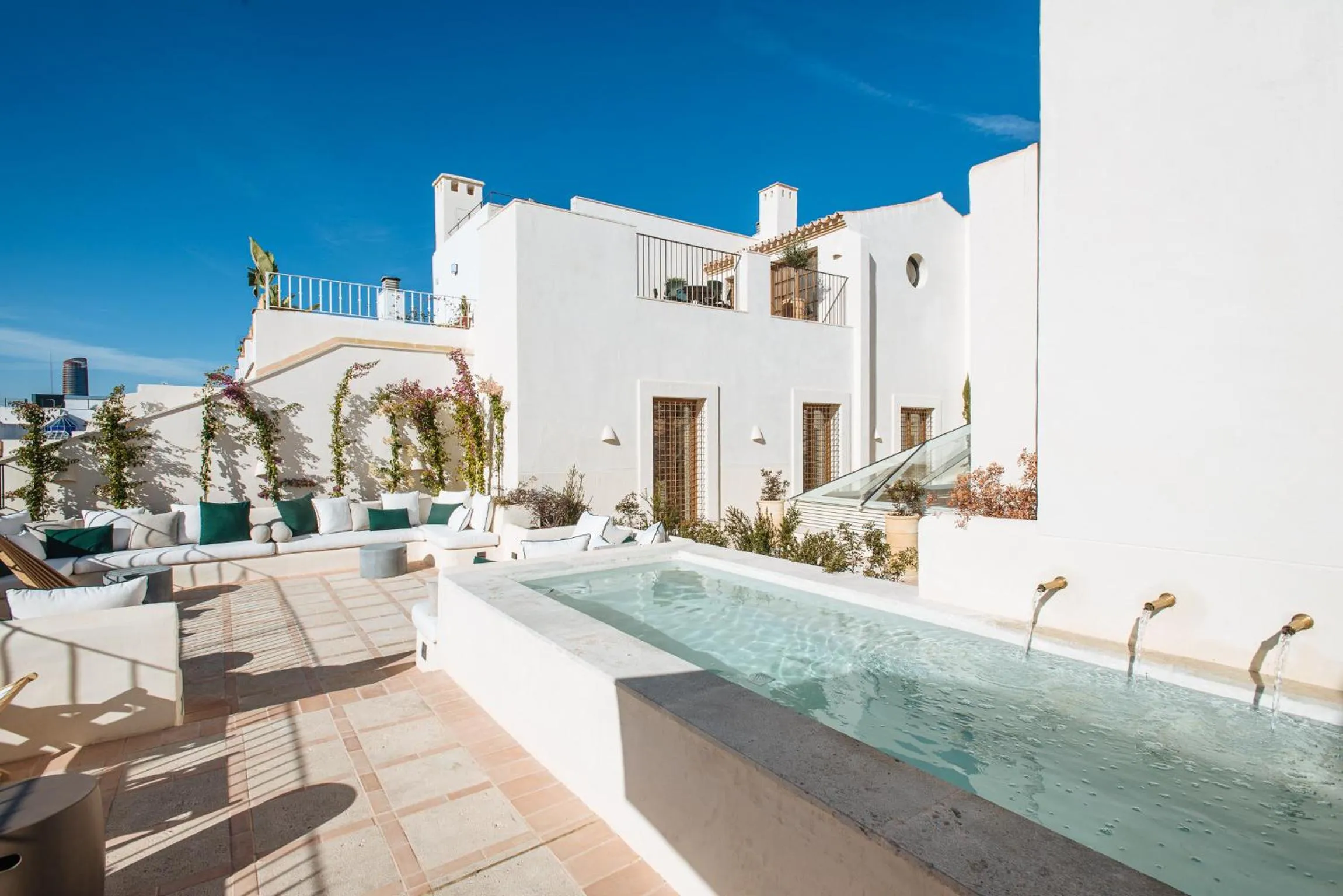 Property building in Casa del Rey Sabio