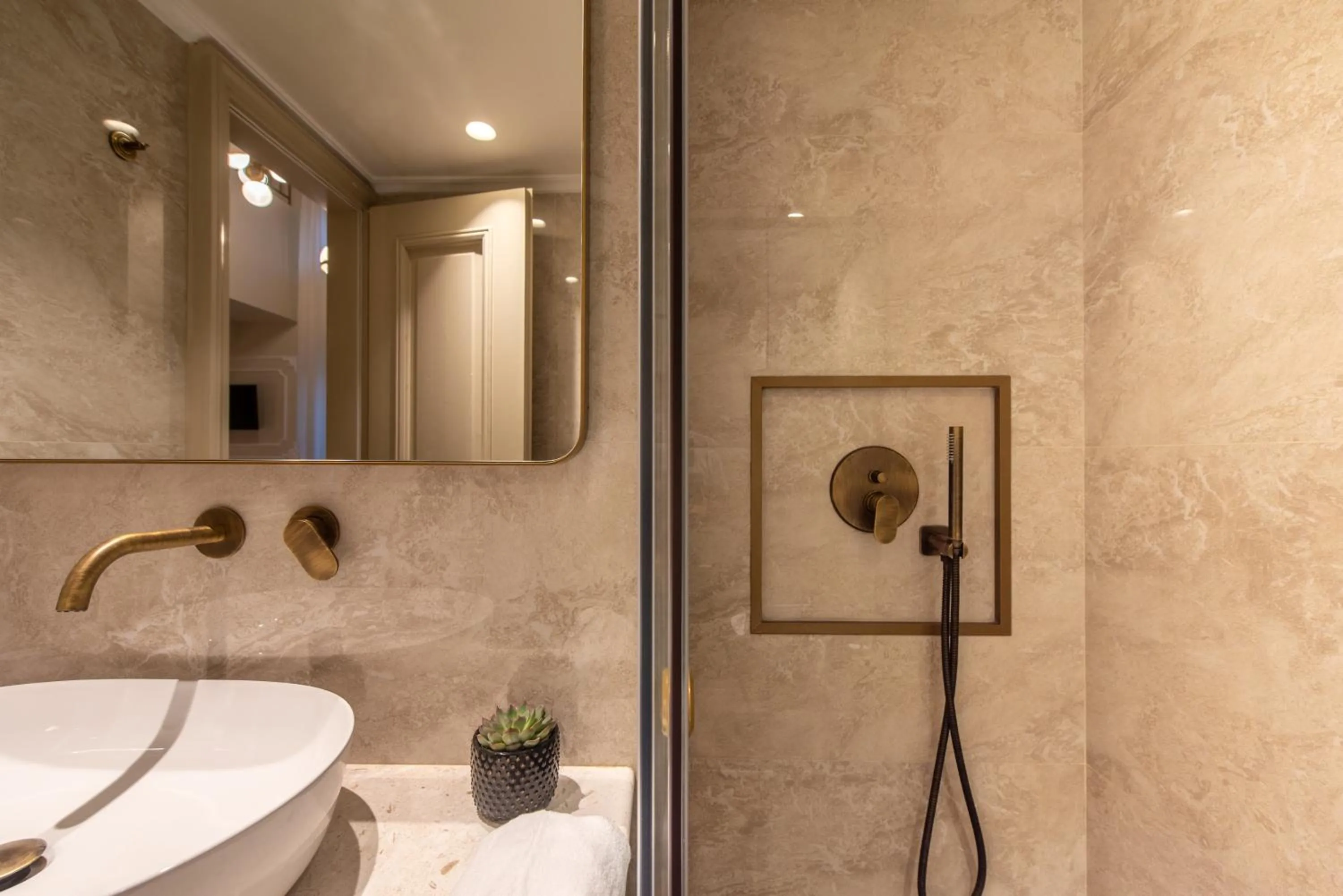 Shower in Capolavoro Suites