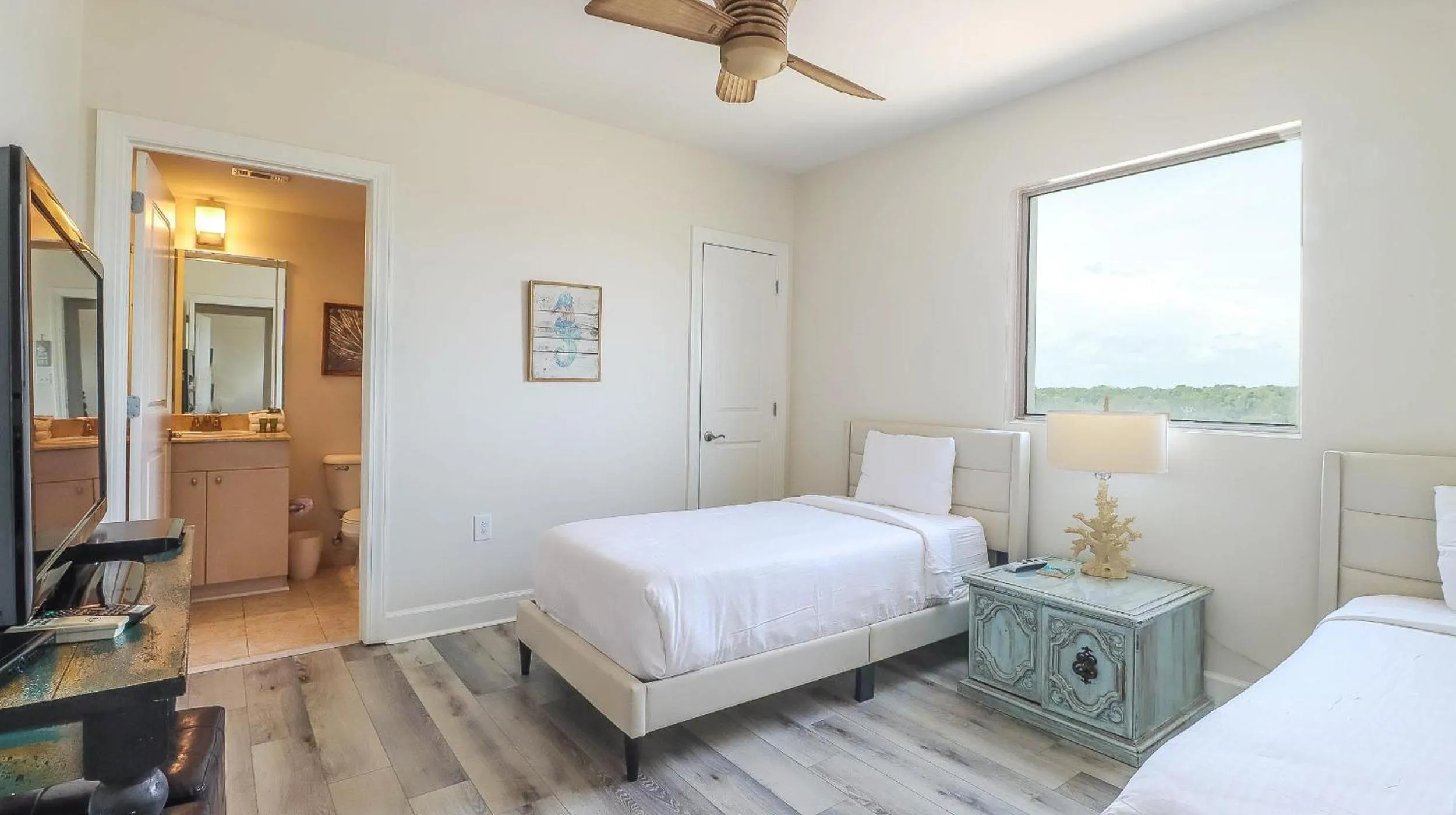 Bed in Sea Breeze 601