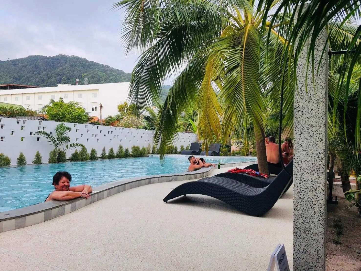 Swimming pool in Family House Resort, Haad Rin