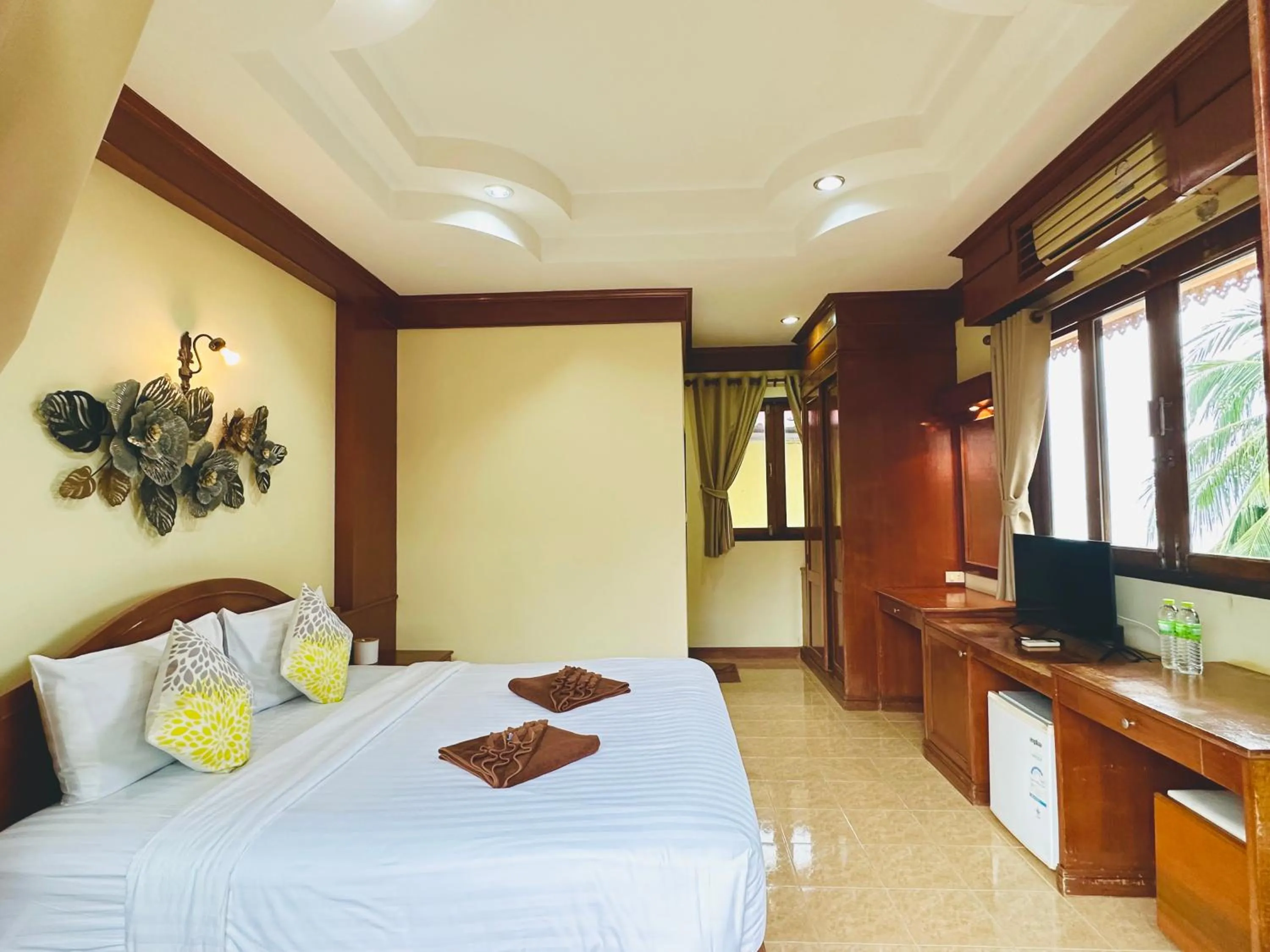wardrobe, Bed in Family House Resort, Haad Rin