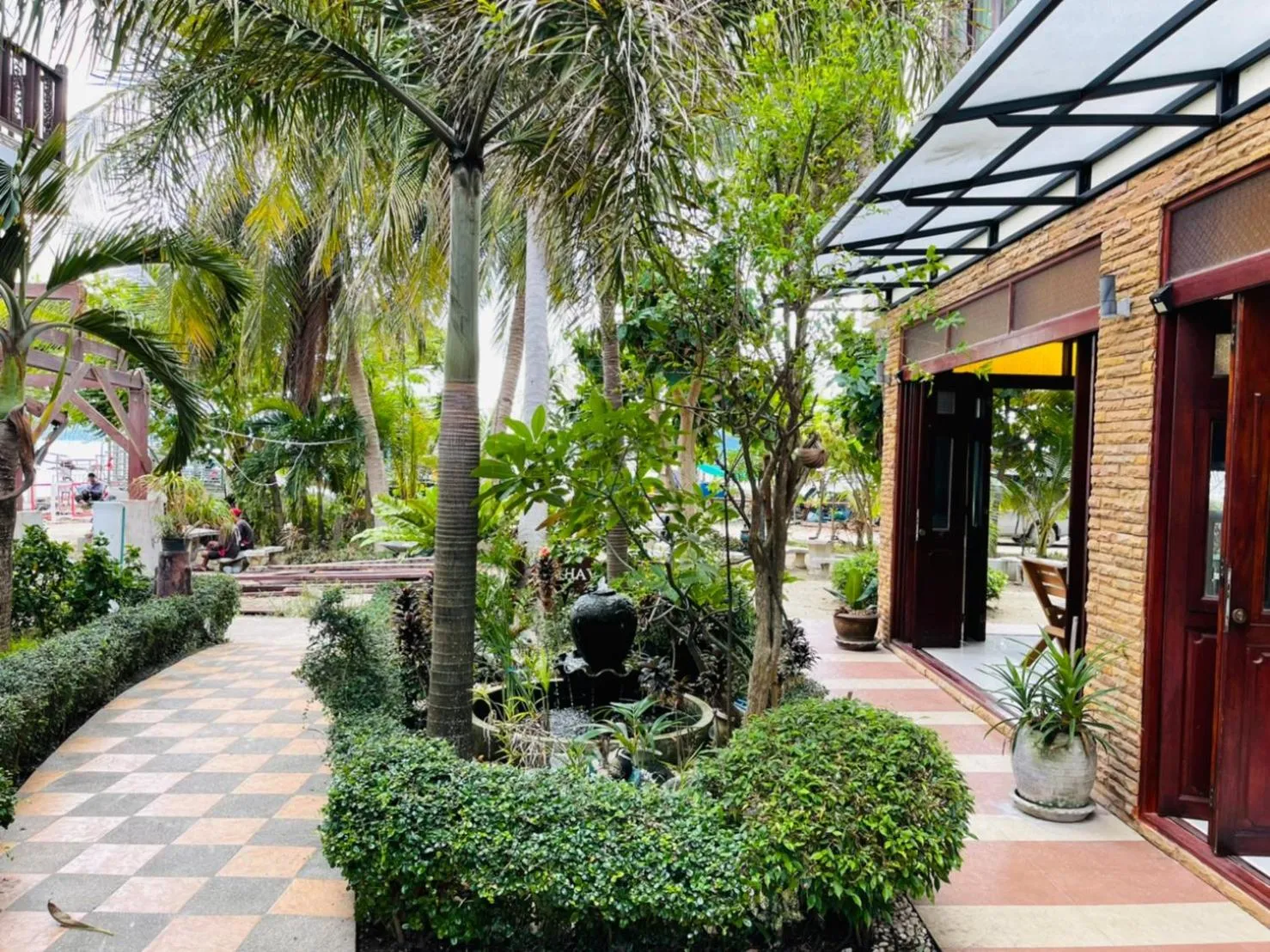 Garden in Family House Resort, Haad Rin