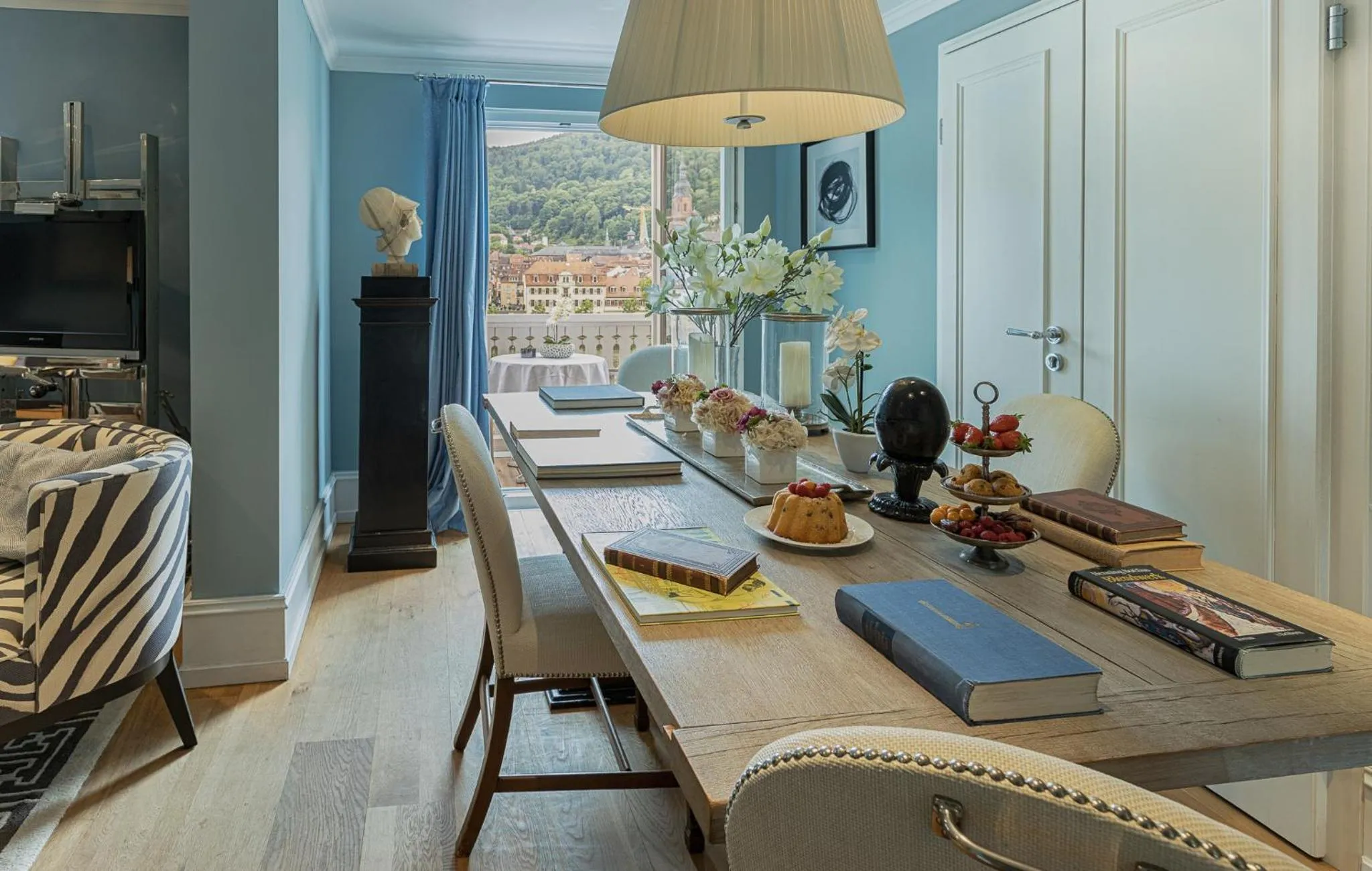 Dining area in House of Hütter- Heidelberg Suites Boutique
