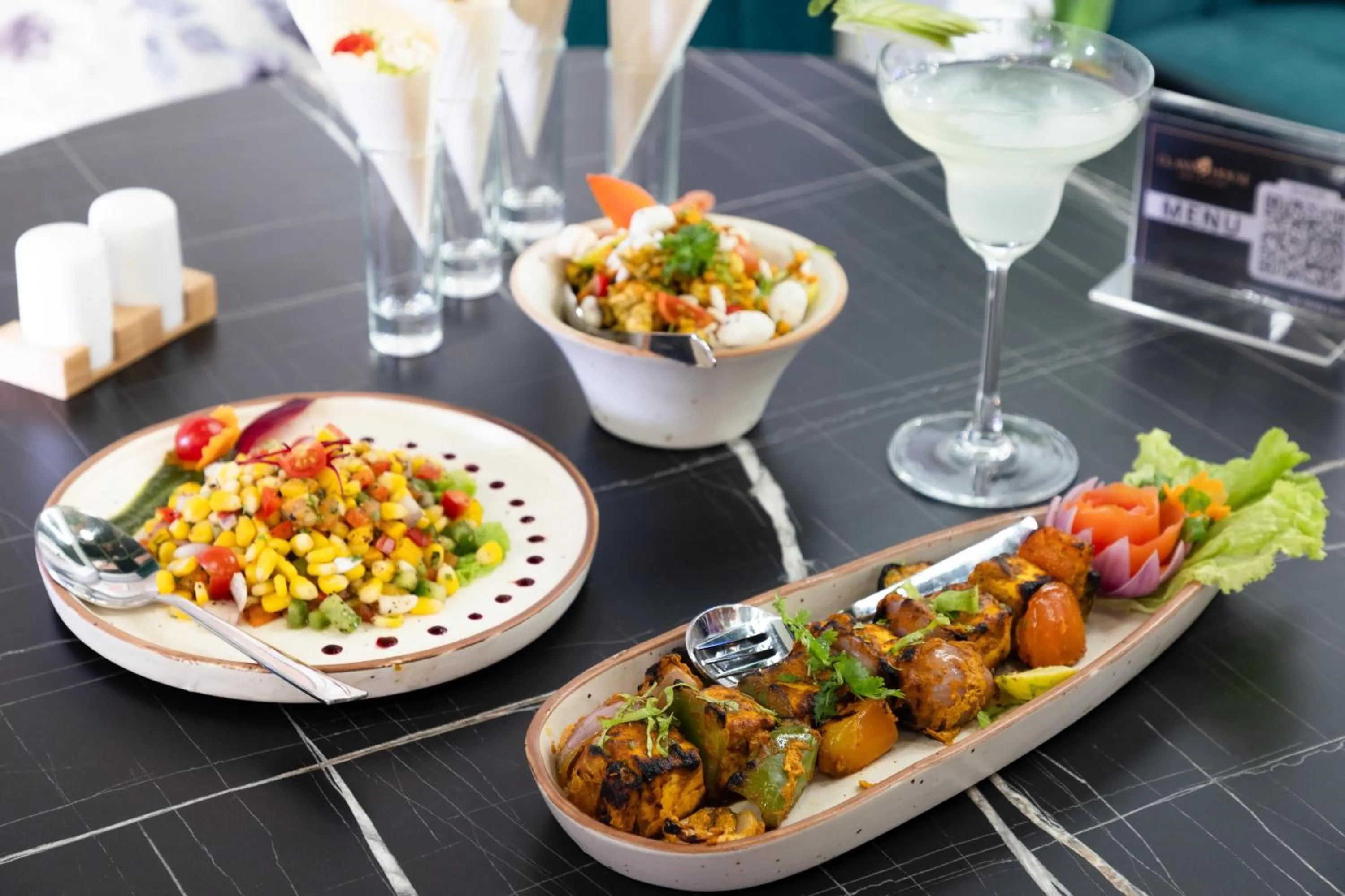 Food and drinks in HOTEL JS SOUVENIR