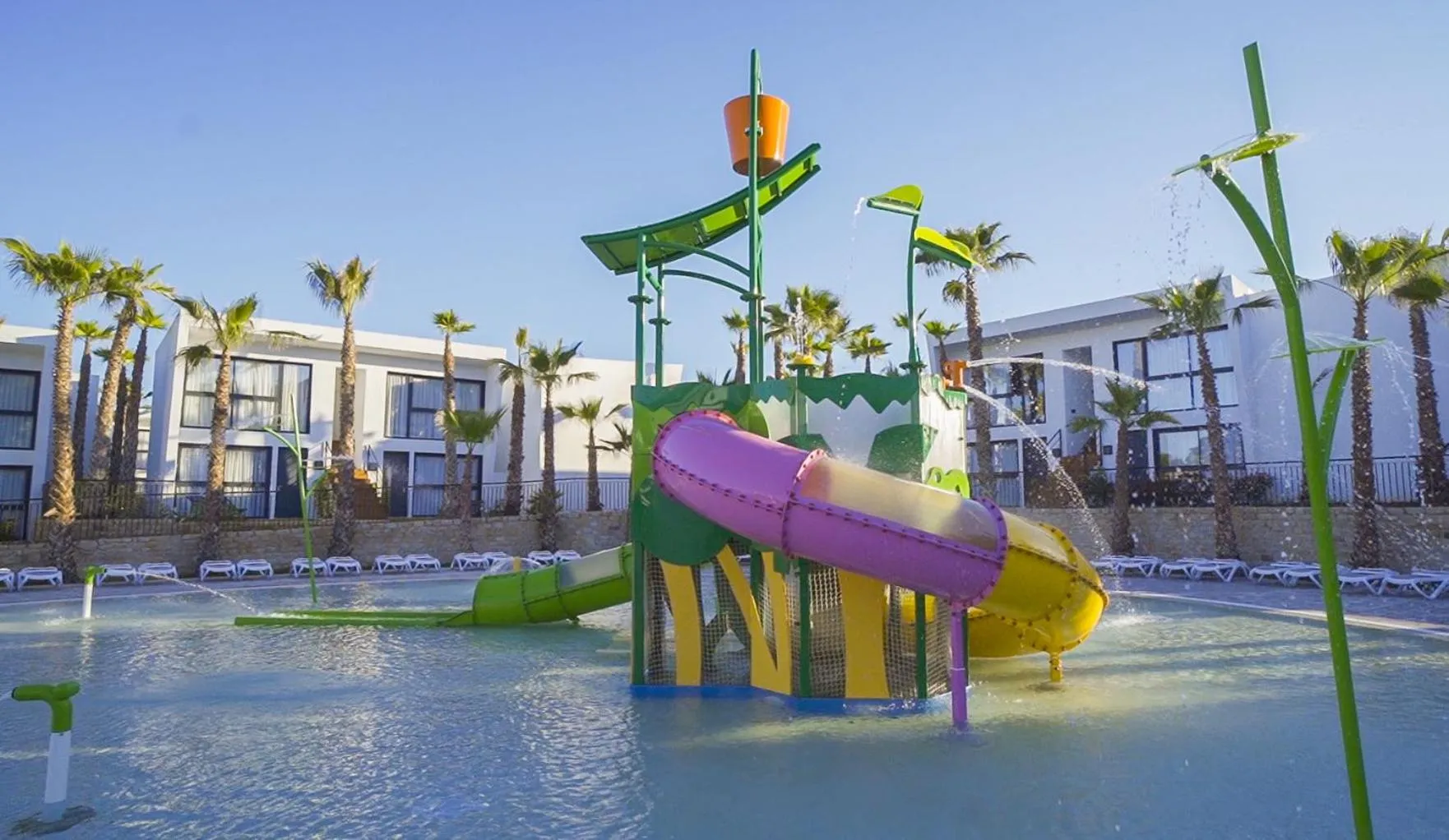 Swimming pool in Alannia Salou