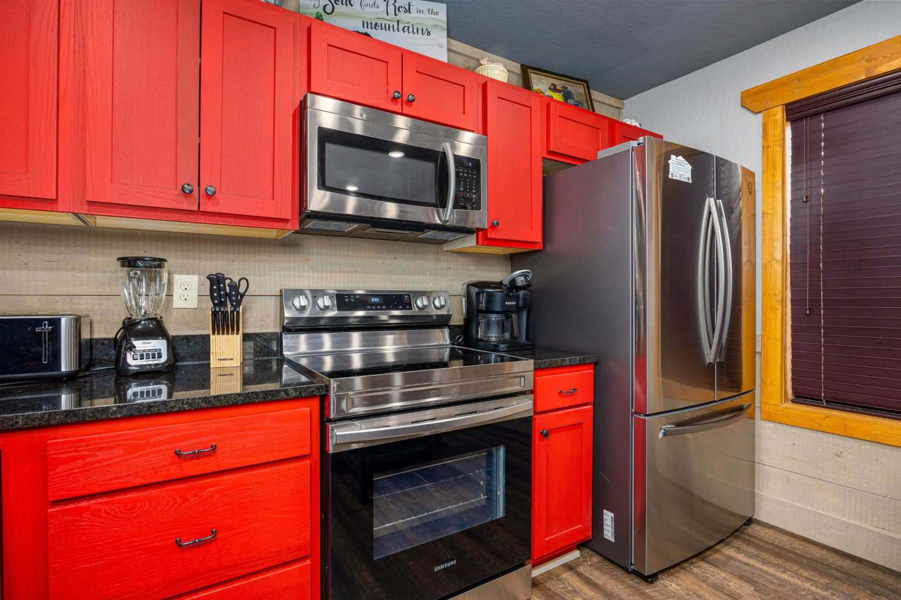 Mountain Sunrise Pool Cottage chalet