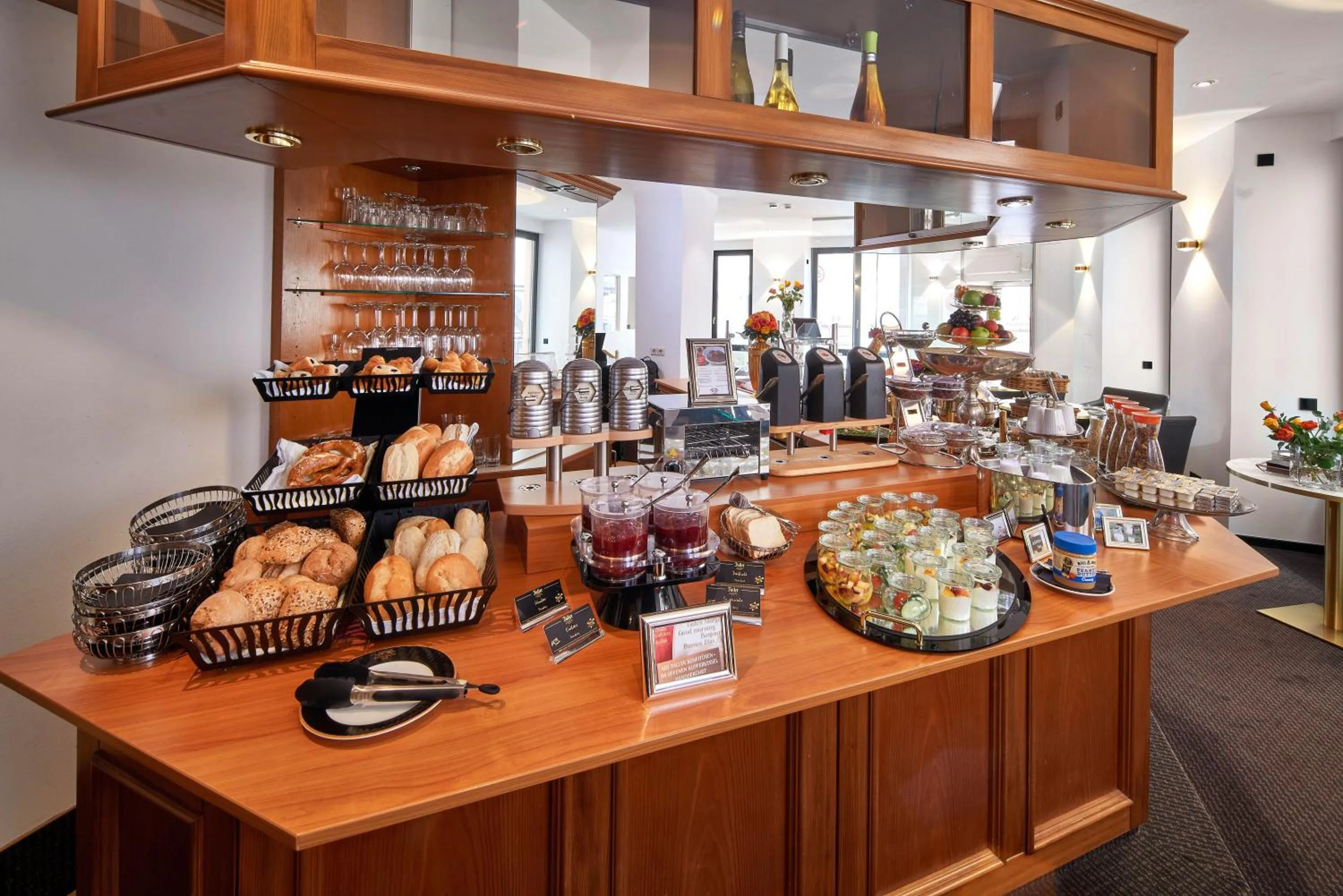 Buffet breakfast in Hotel Heidelberger Hof