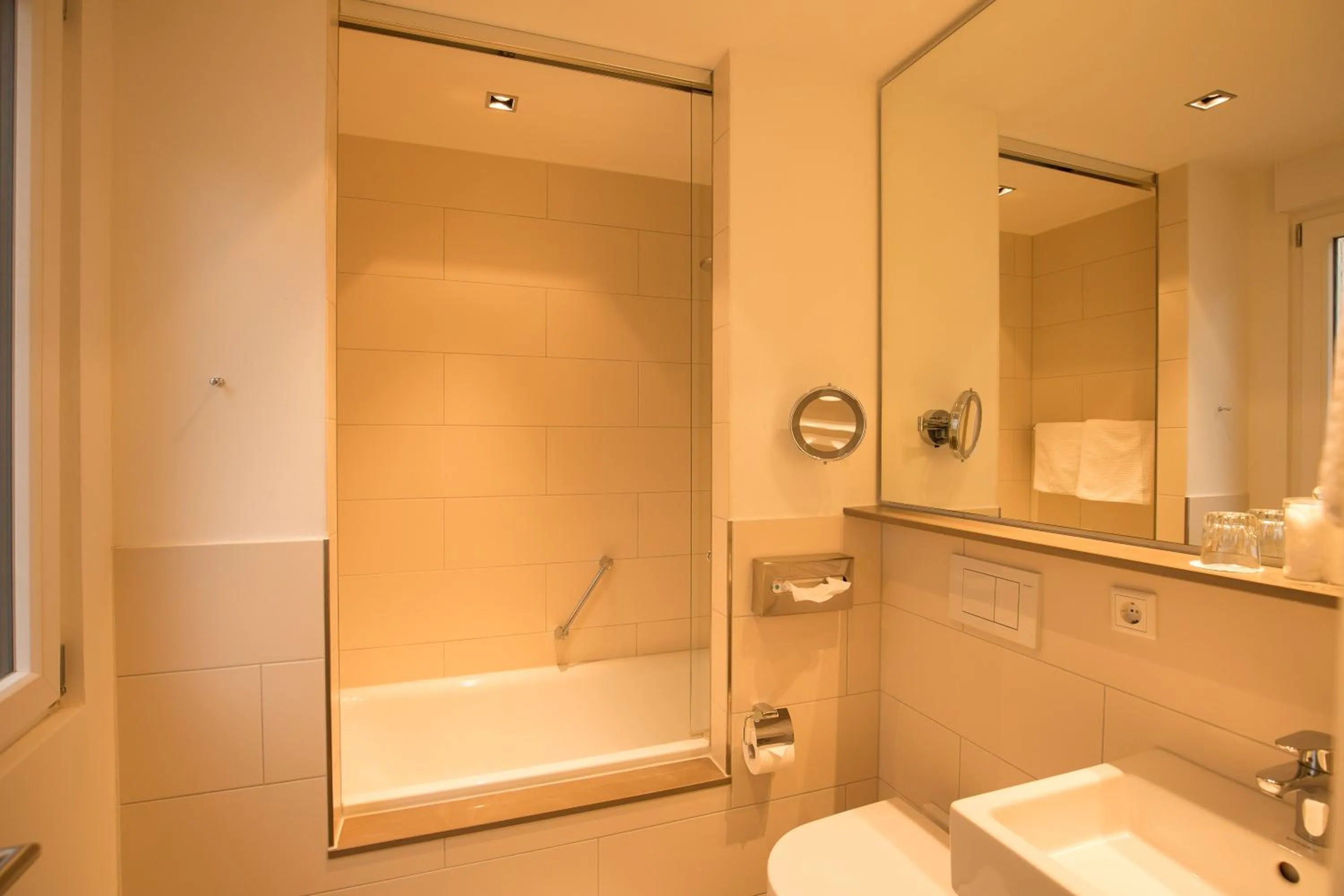 Bathroom in Hotel Heidelberger Hof