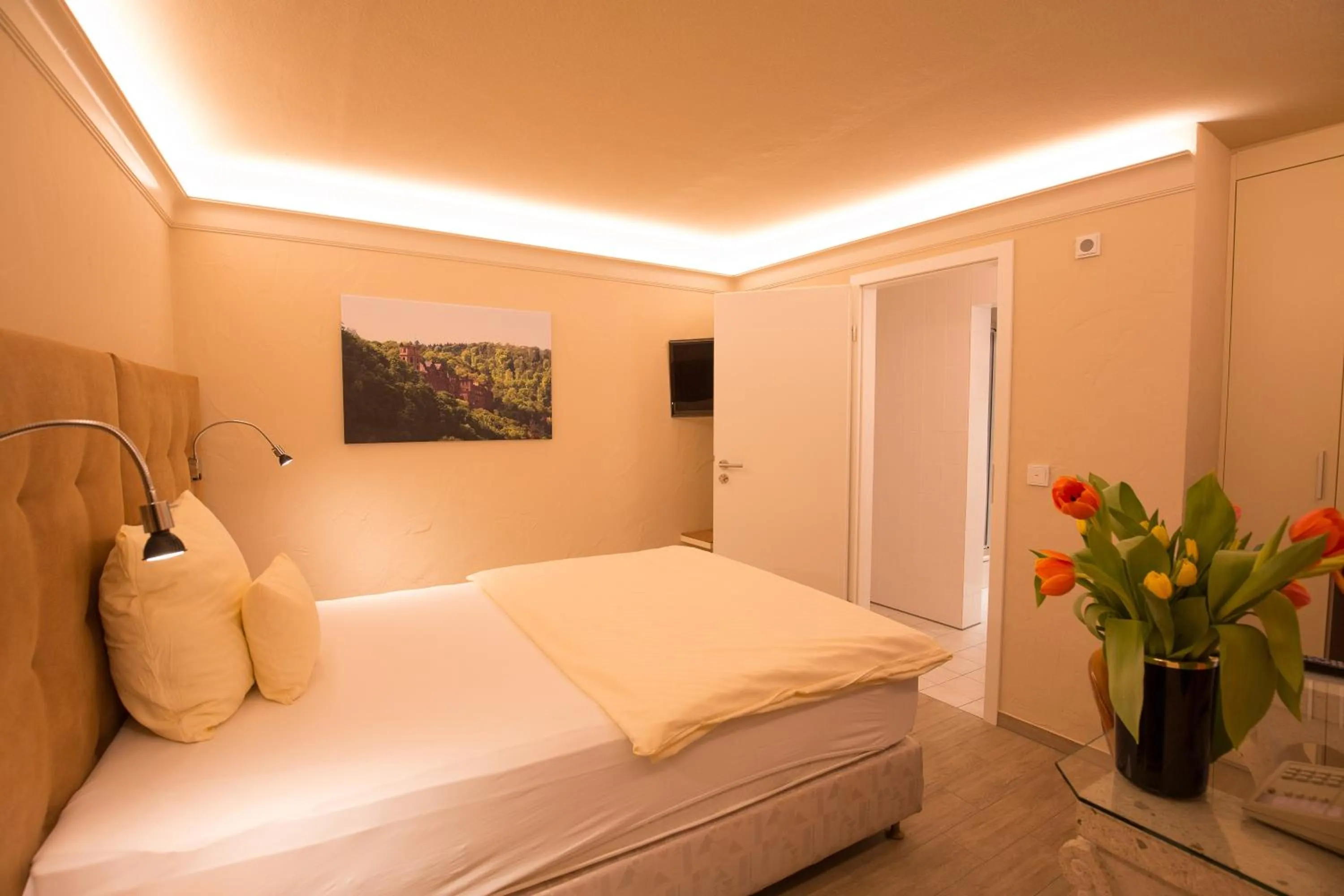 Photo of the whole room, Bed in Hotel Heidelberger Hof