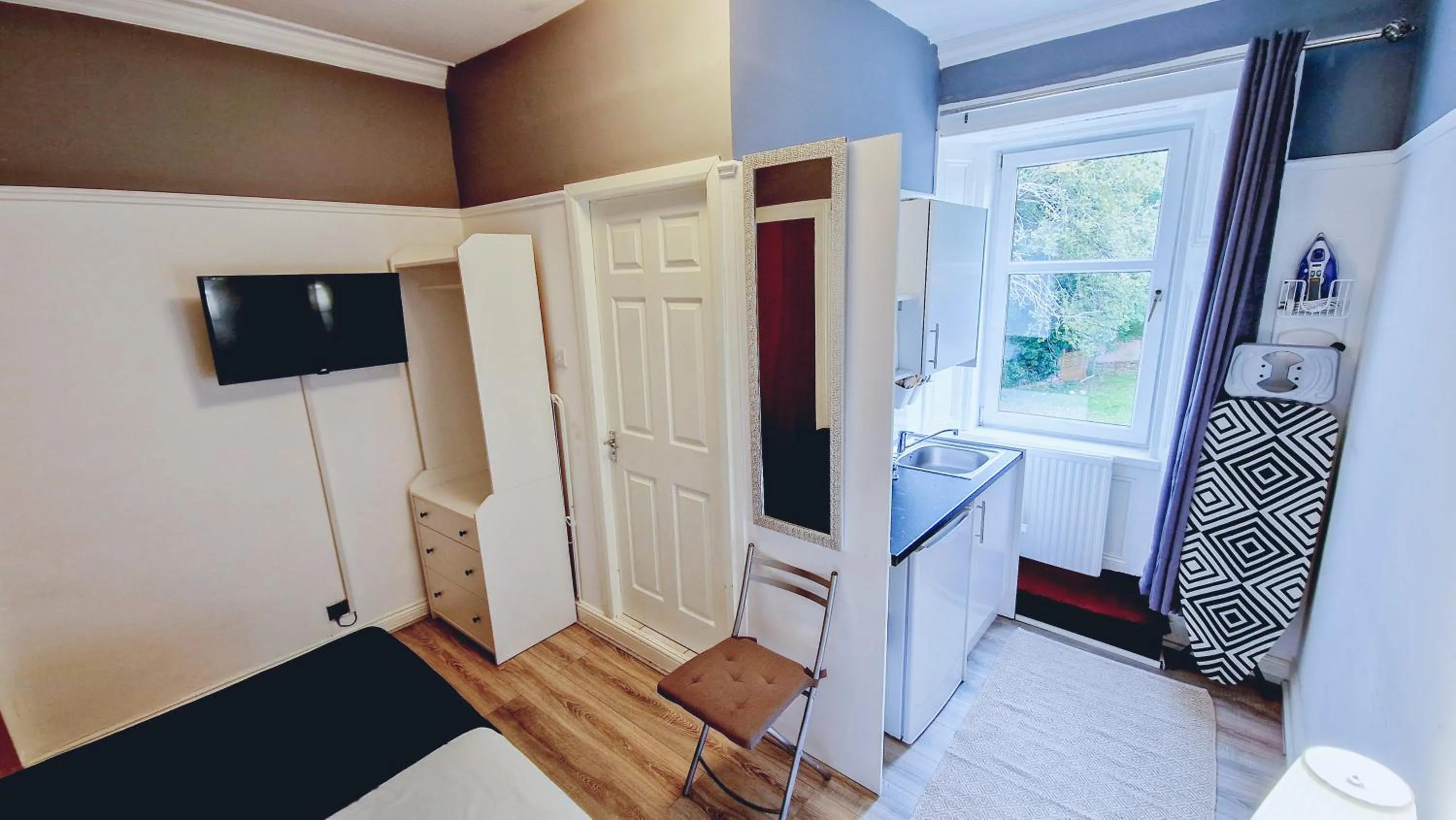 Photo of the whole room in Bemersyde Guest House