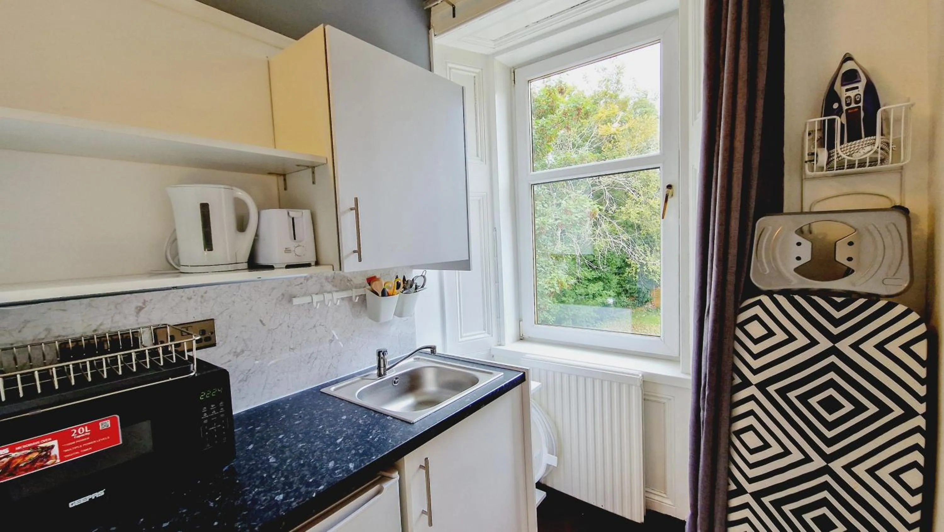Kitchen or kitchenette in Bemersyde Guest House